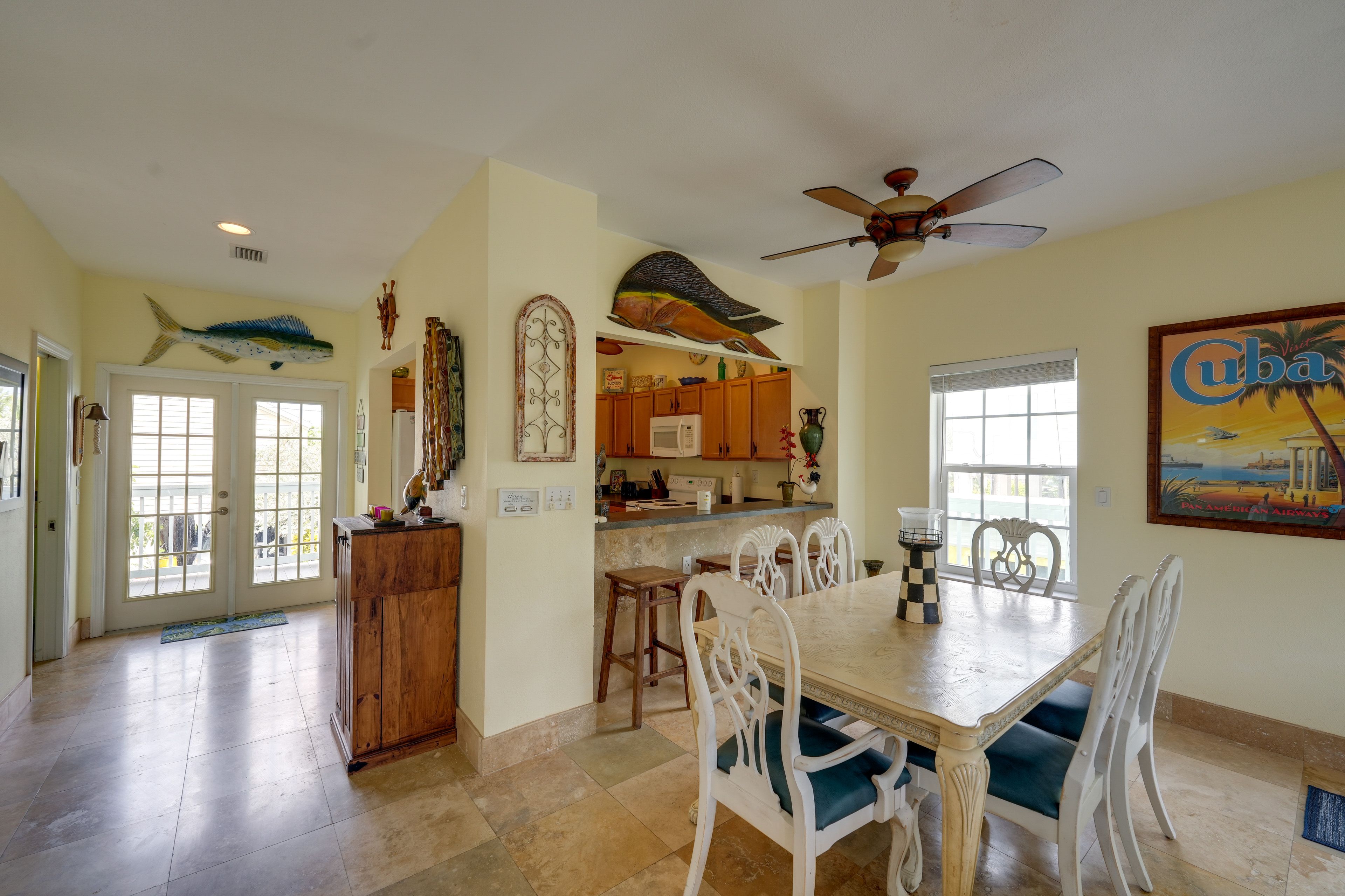 Dining Area | Dishware & Flatware Provided
