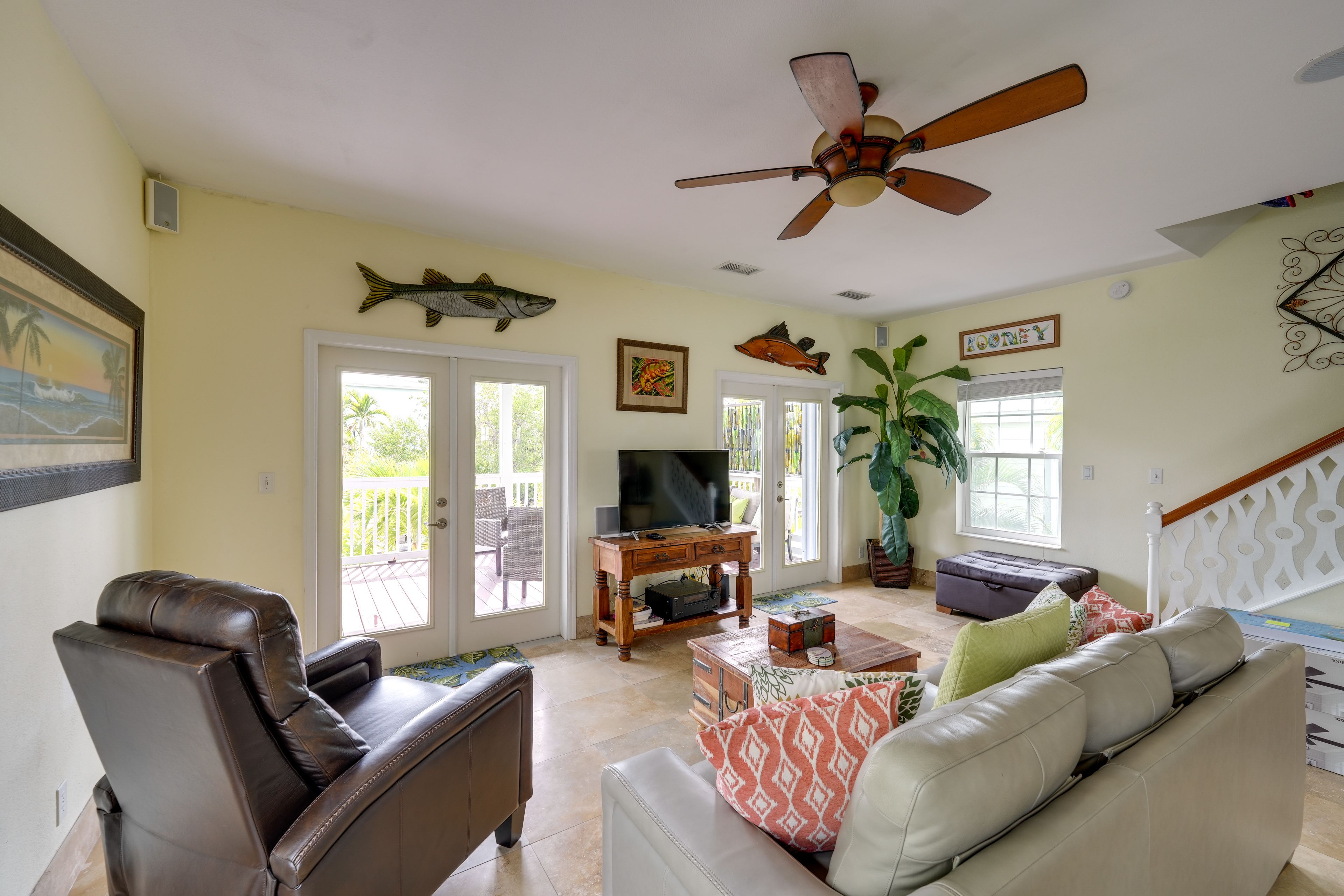 Living Room | Smart TV | Central A/C
