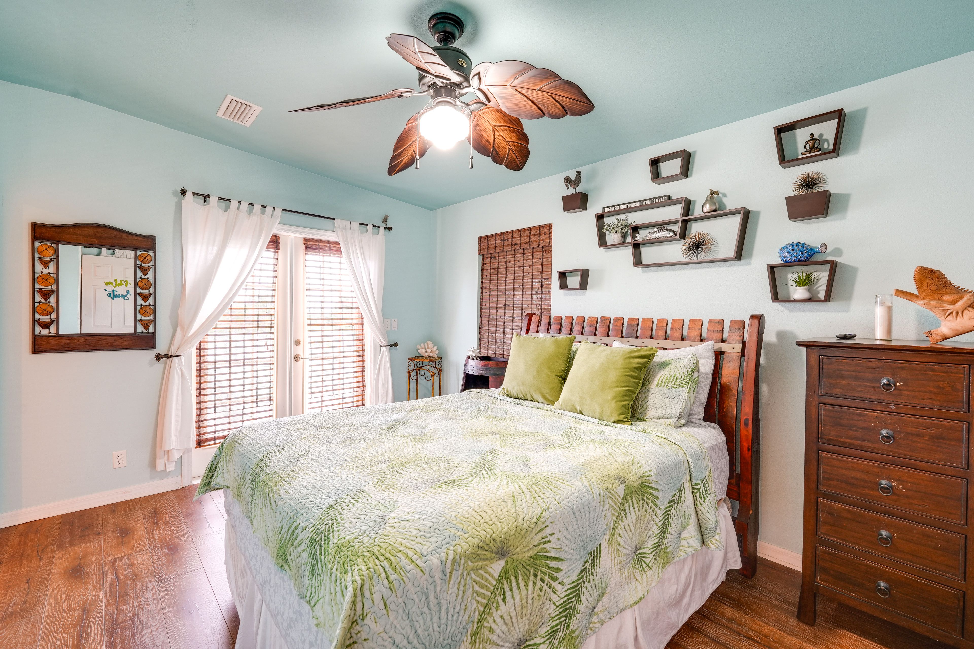Bedroom 1 | Queen Bed | Upper Floor