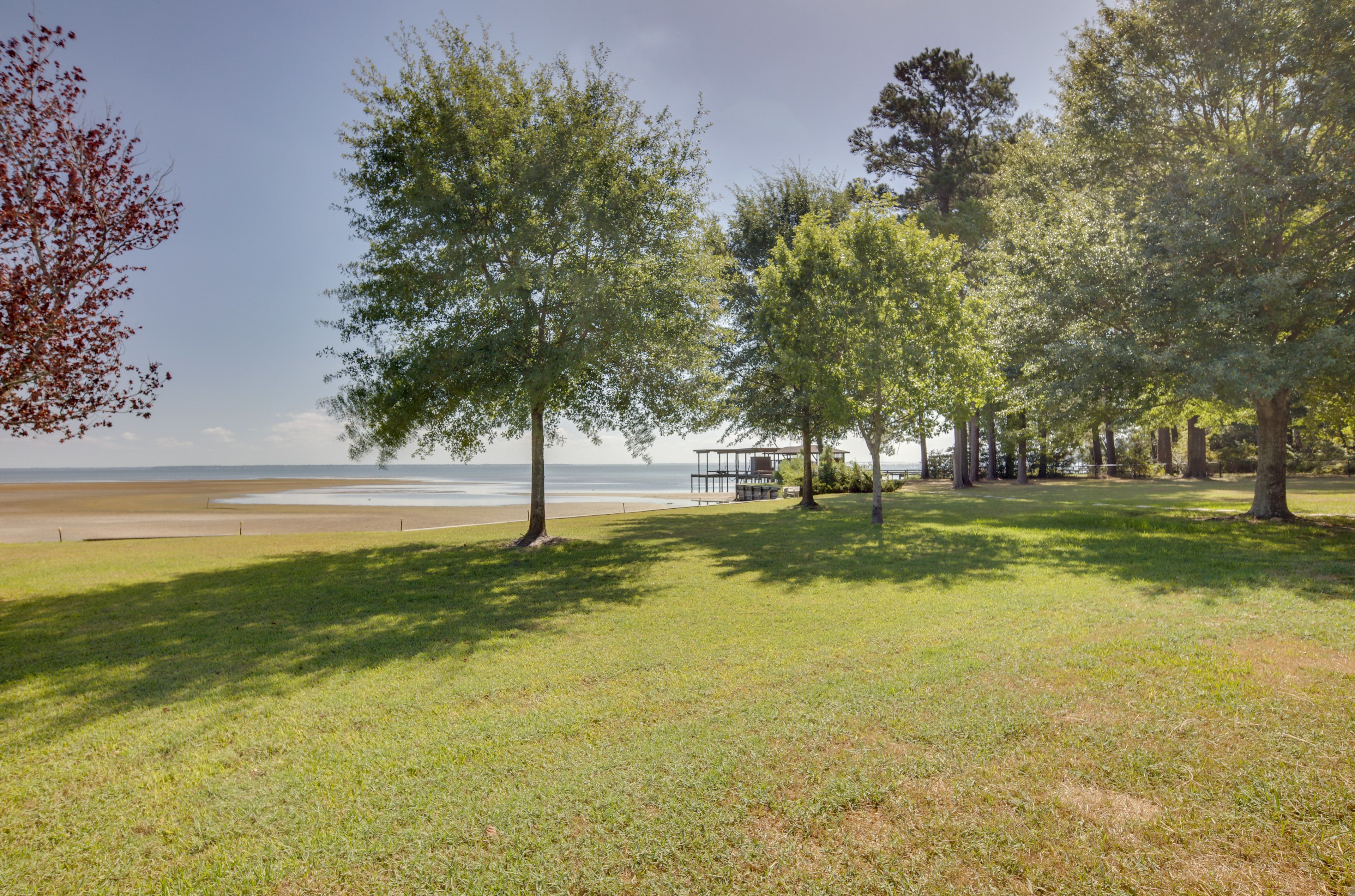 Private Yard | Lakefront
