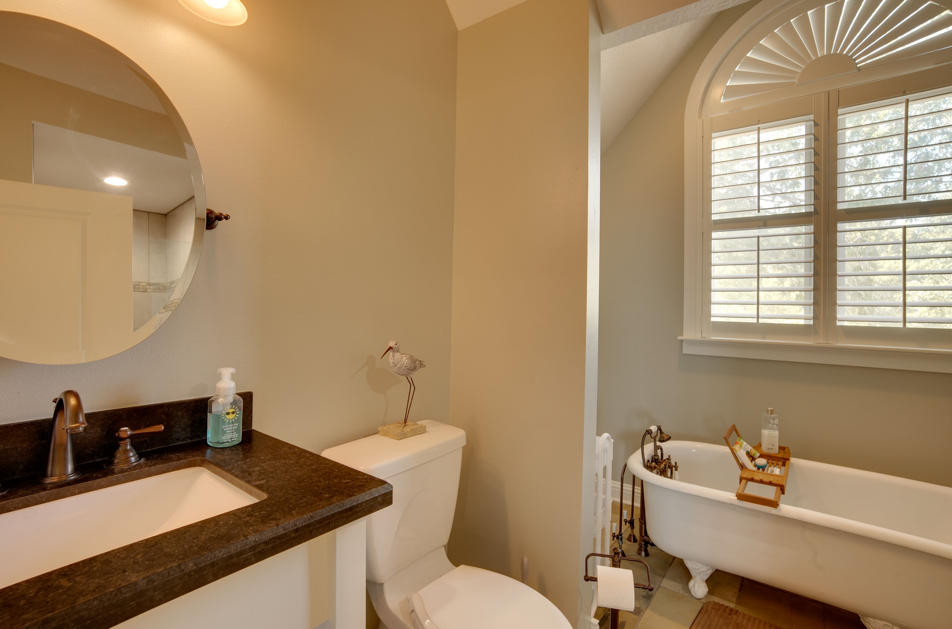 Full Bathroom | 2nd Floor