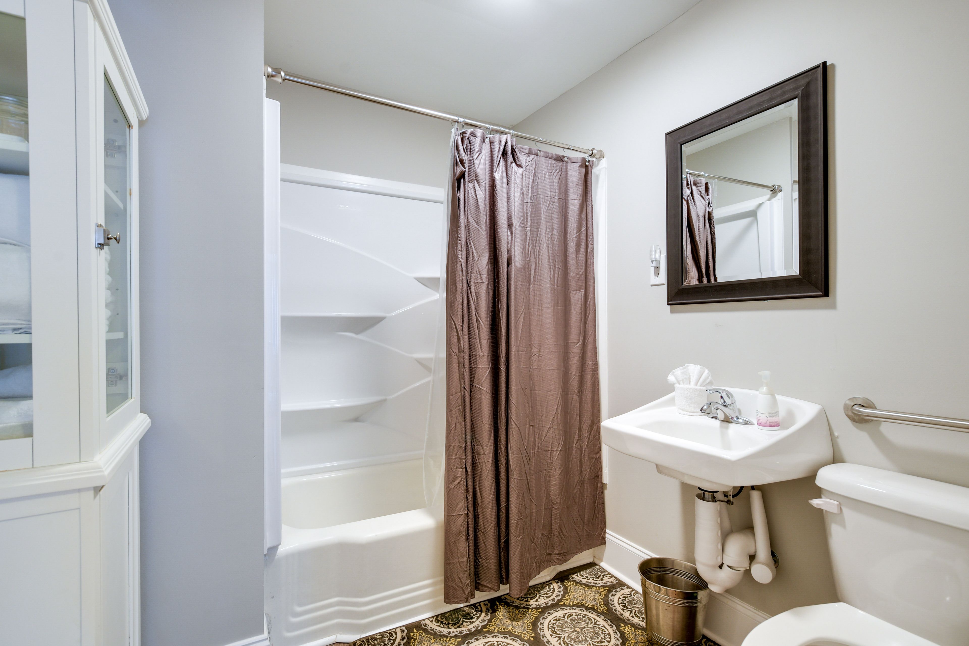 Full Bathroom