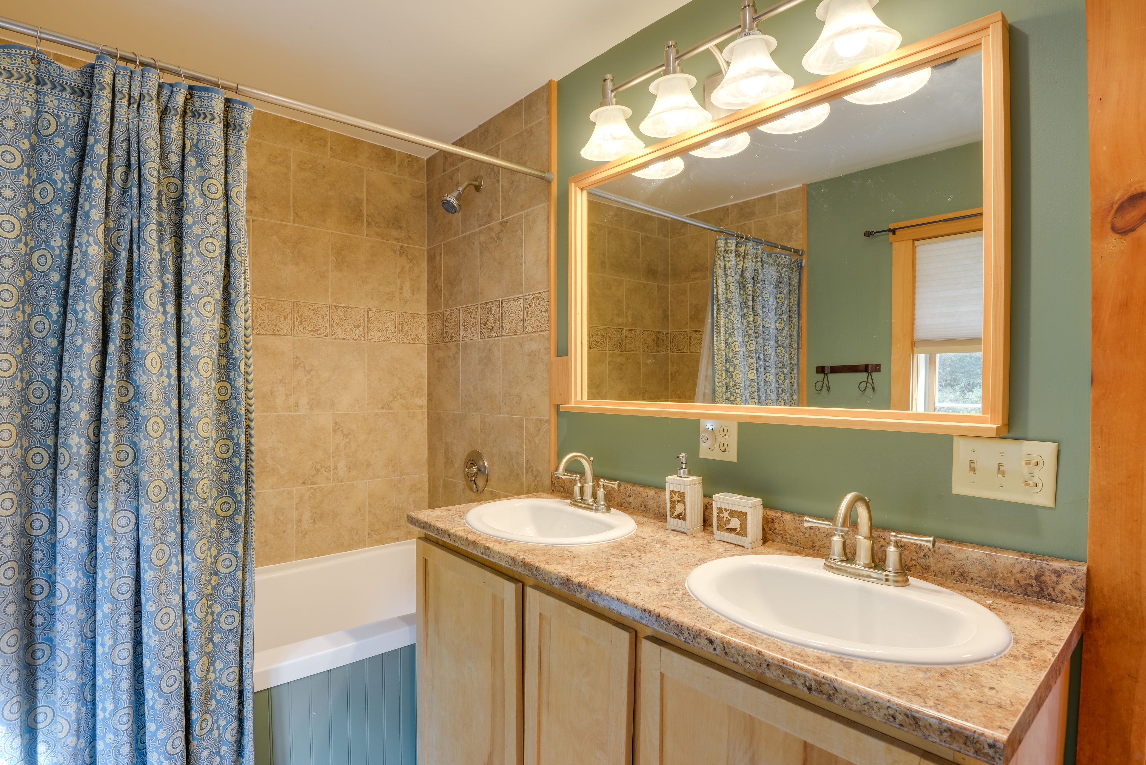 Bathroom | Complimentary Toiletries