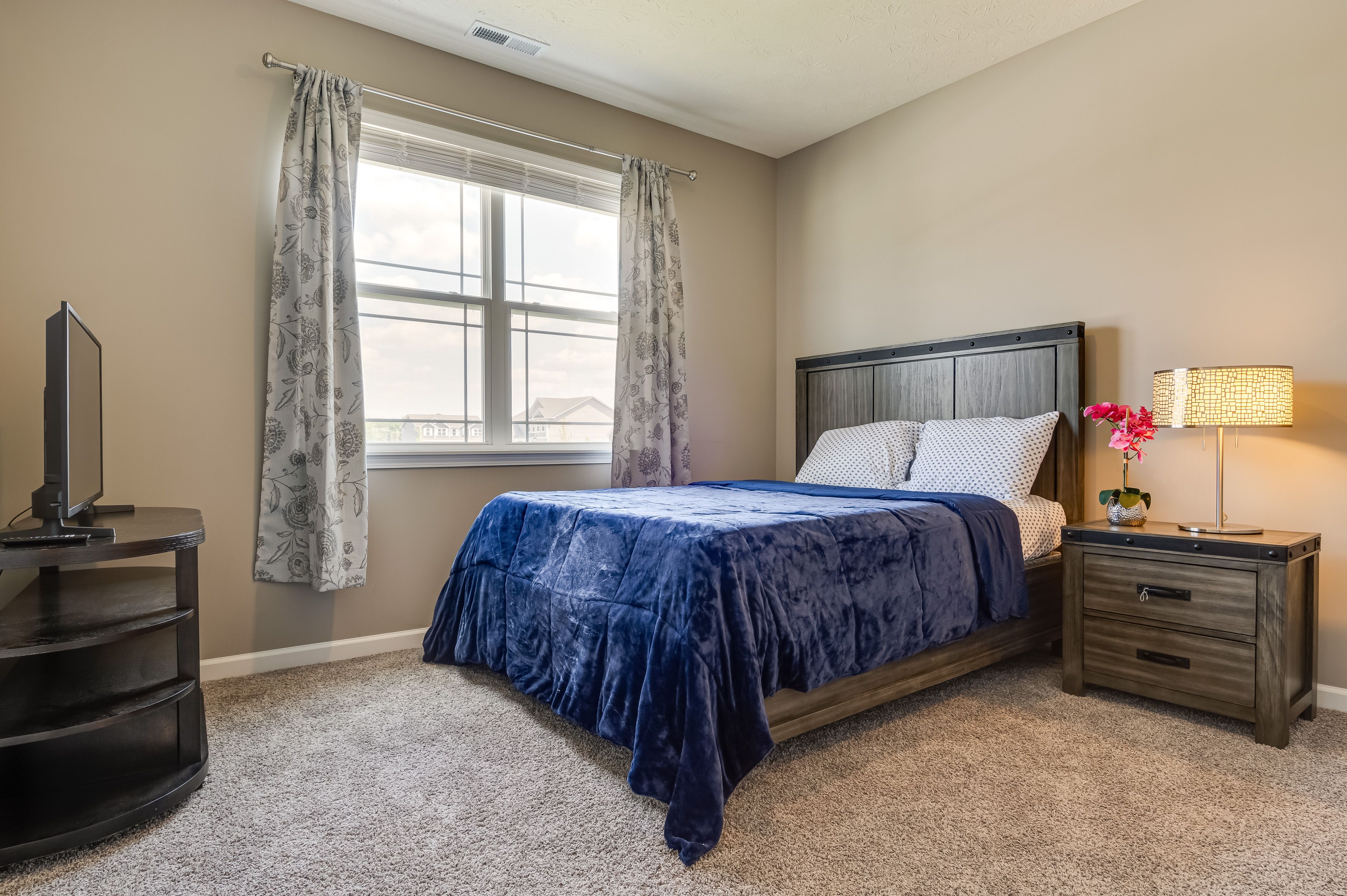 Bedroom 2 | Queen Bed