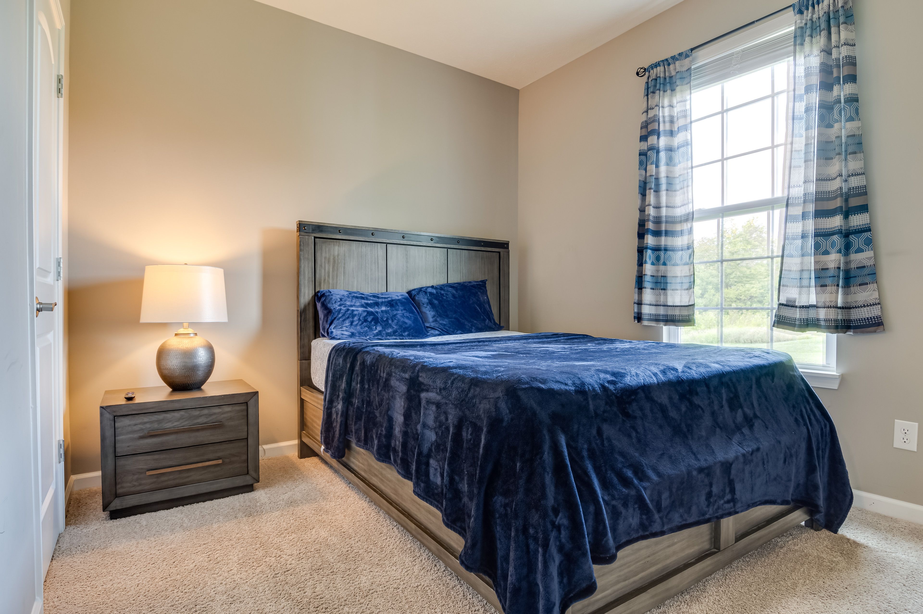 Bedroom 3 | Queen Bed