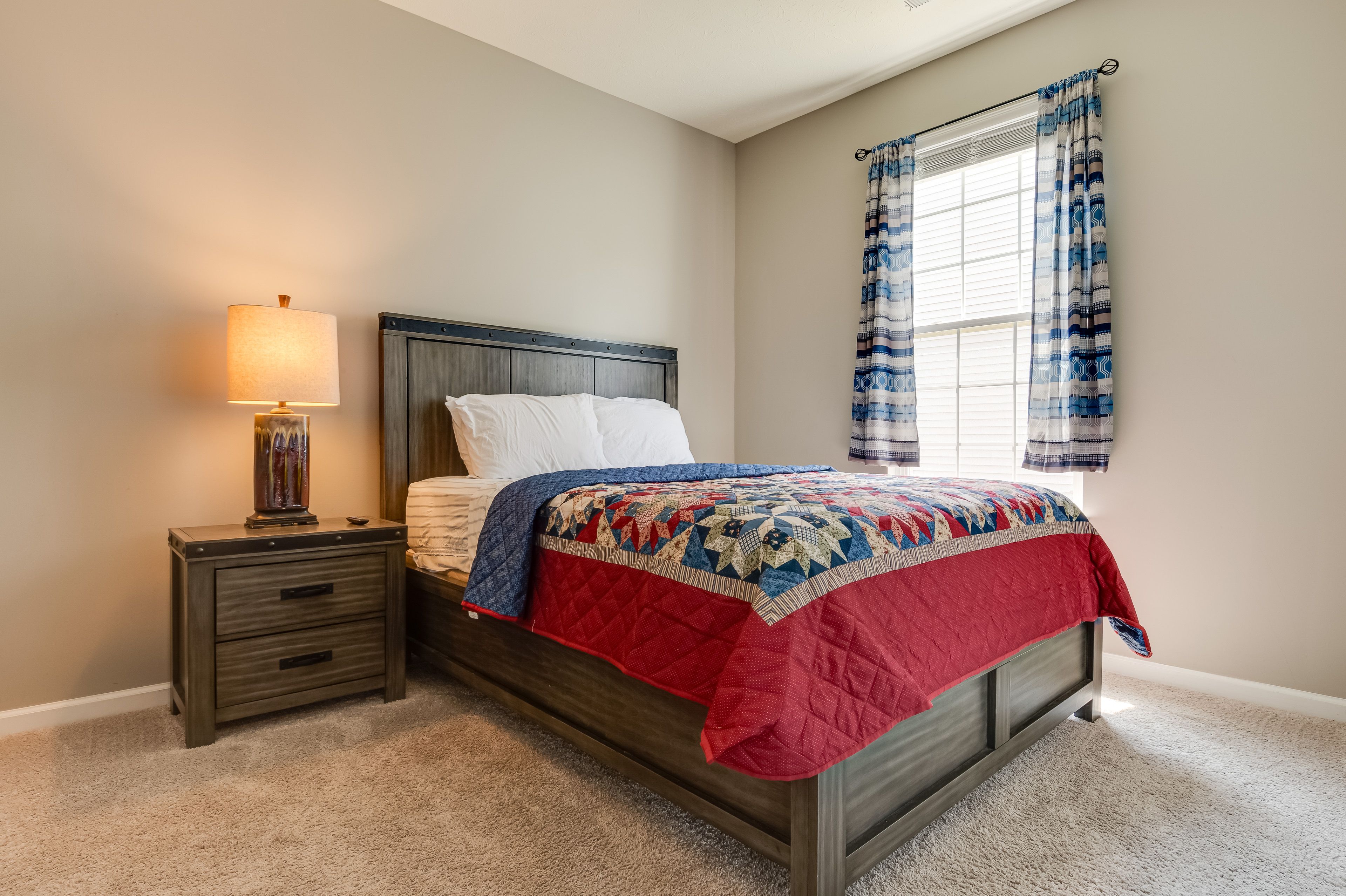 Bedroom 2 | Queen Bed