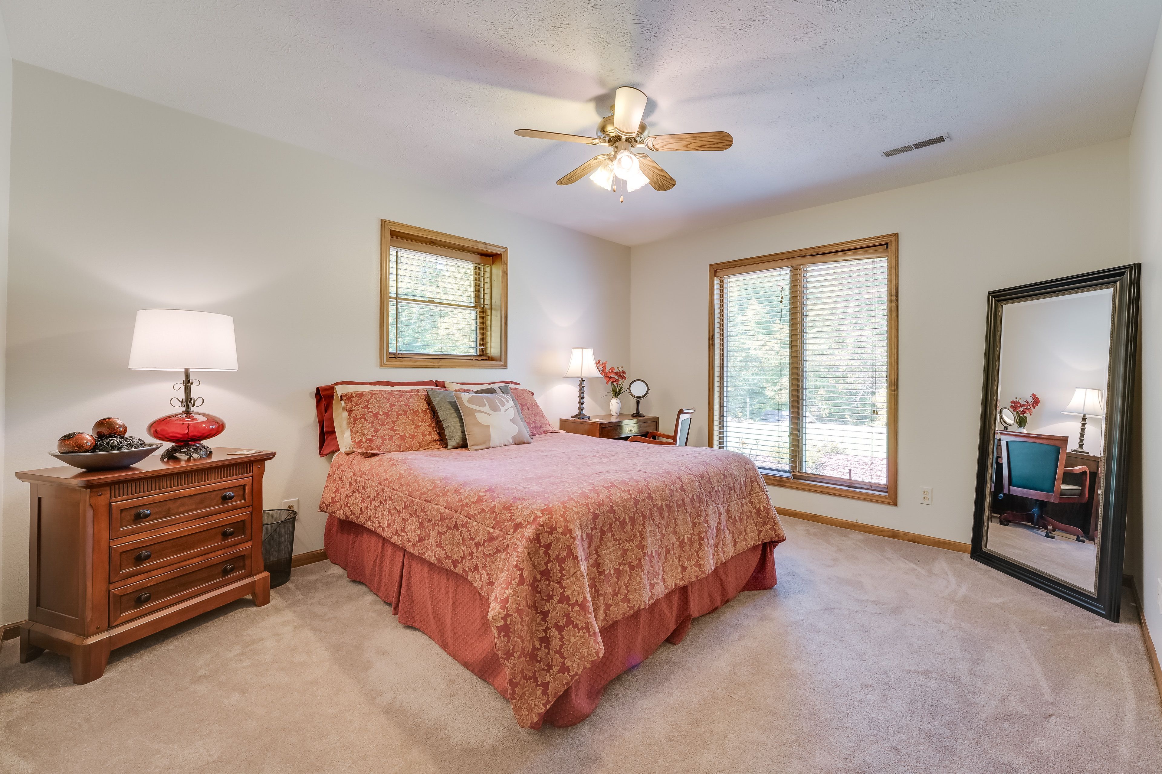 Bedroom 2 | Queen Bed