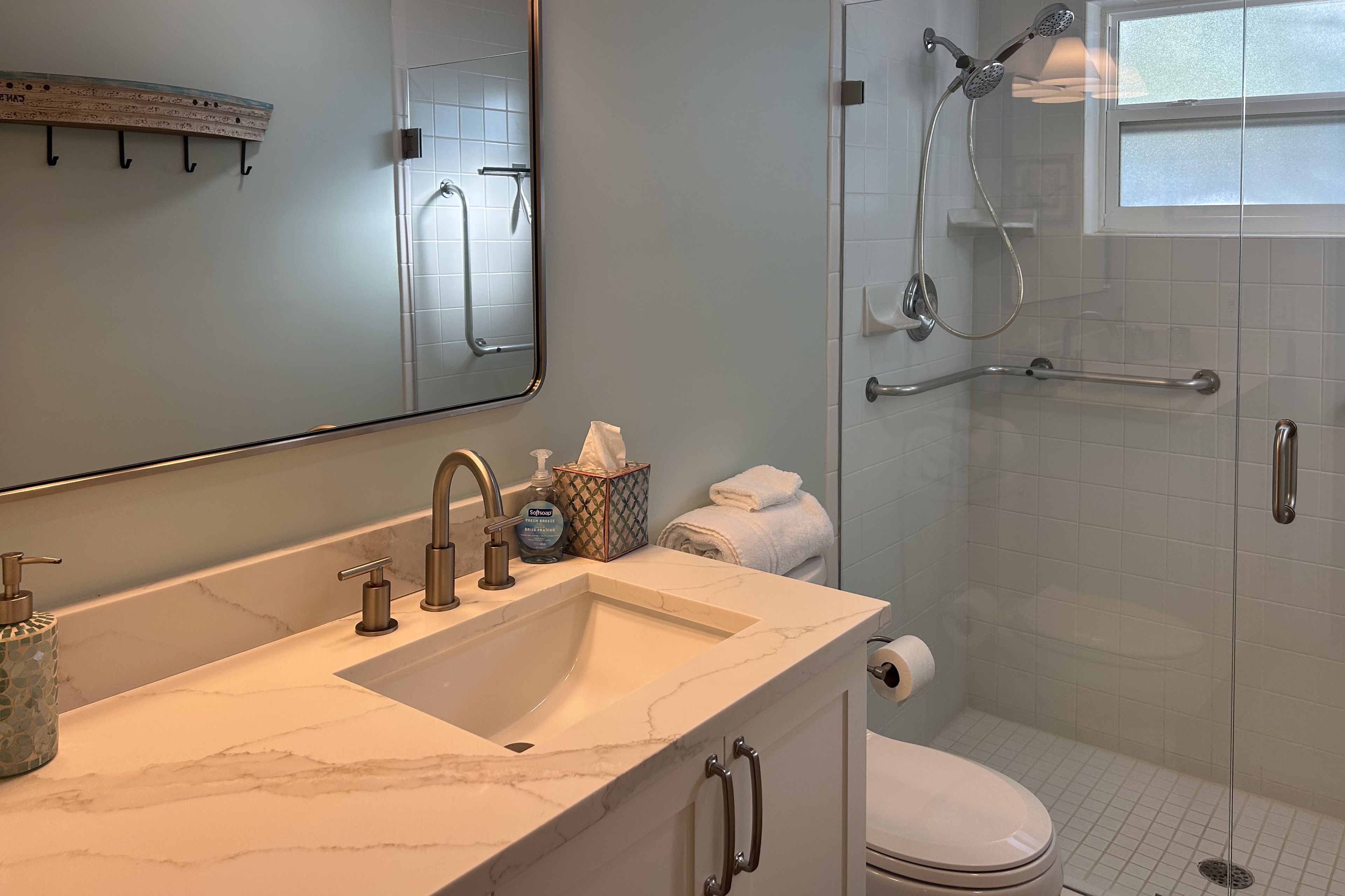 Full Bathroom | Towels Provided