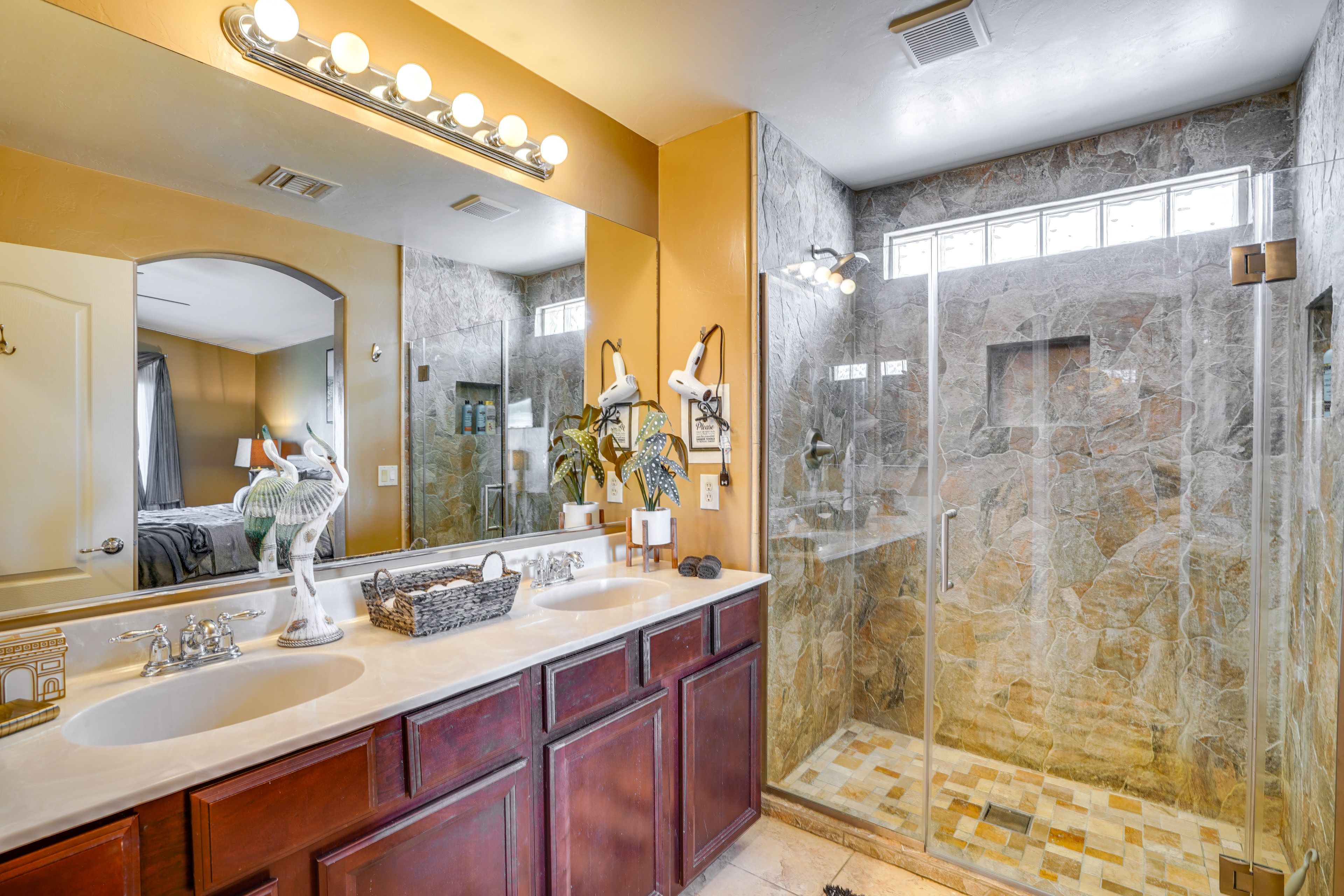 En-Suite Bathroom | Complimentary Toiletries