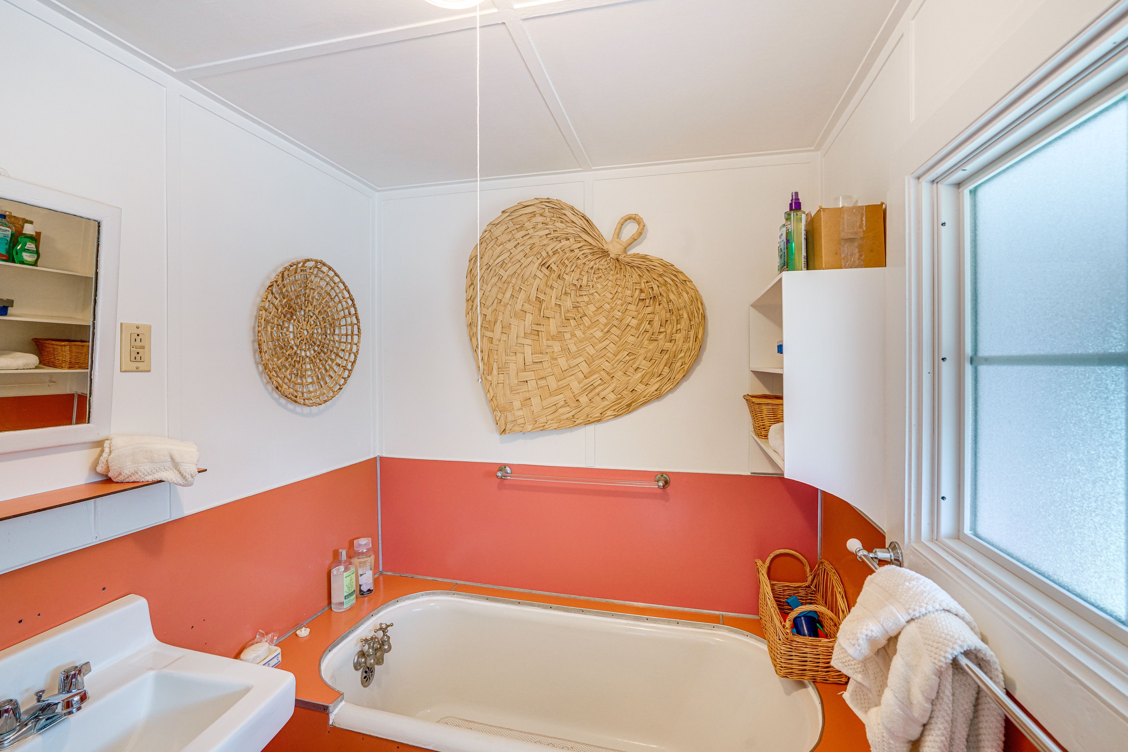 Full Bathroom | 1st Floor