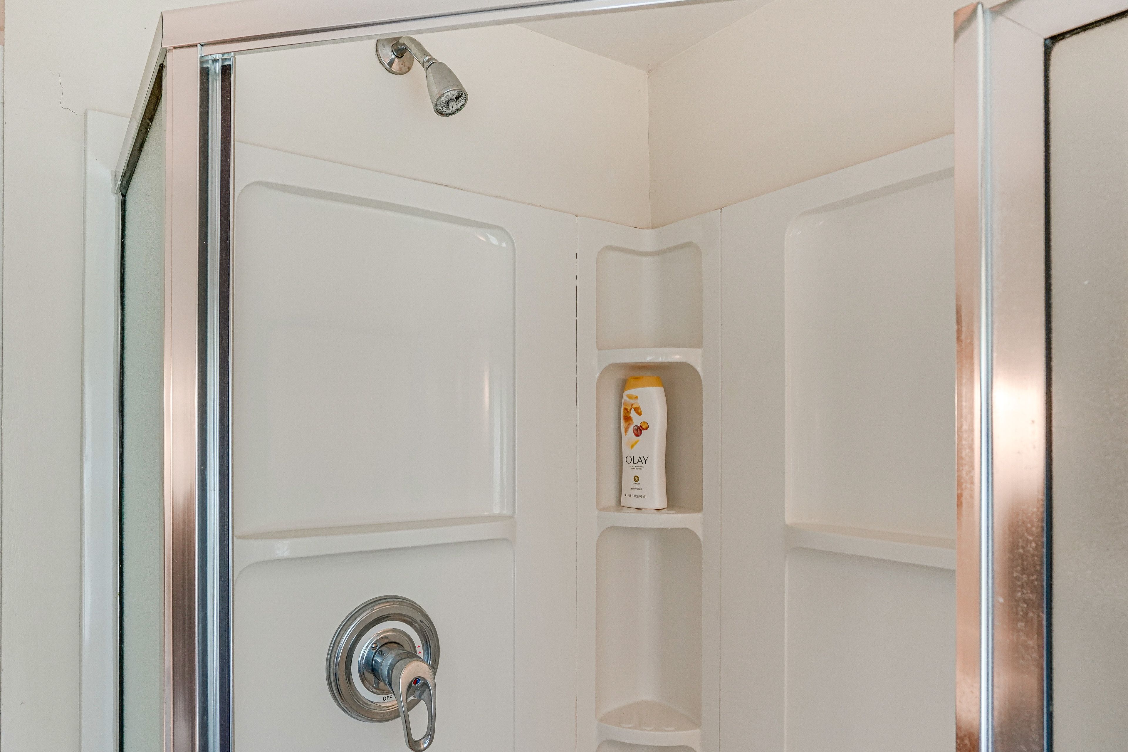 Full Bathroom | 2nd Floor