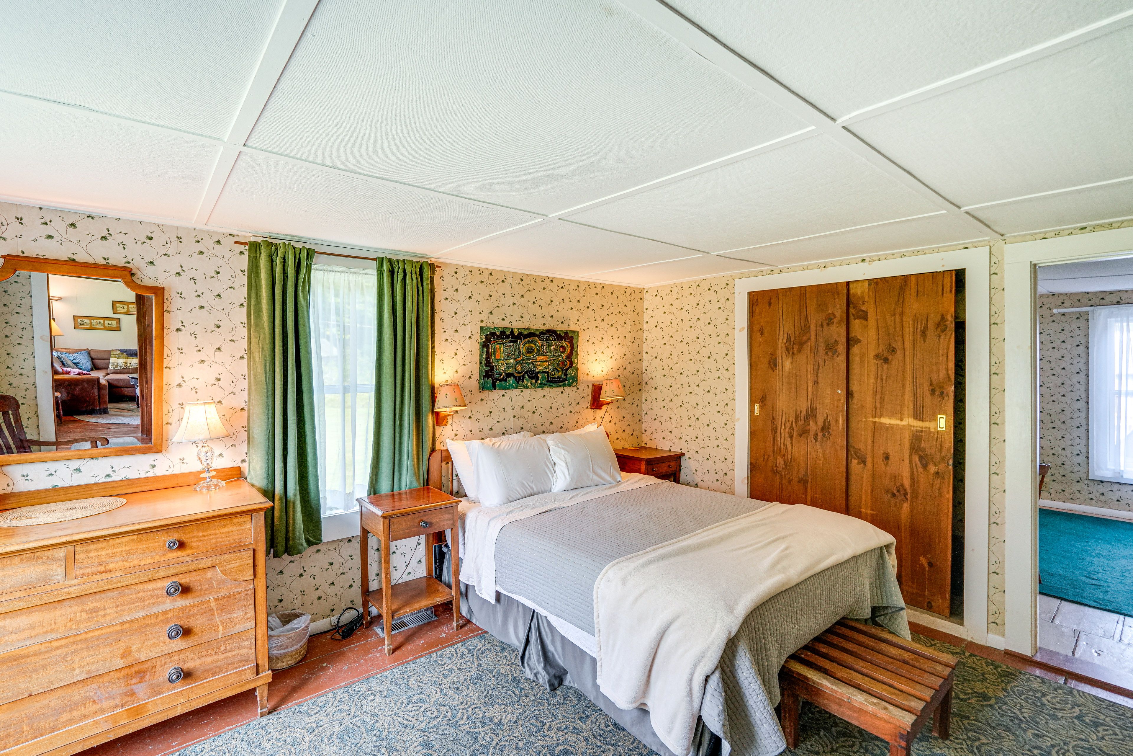 Bedroom Suite 1 | 1st Floor | Queen Bed
