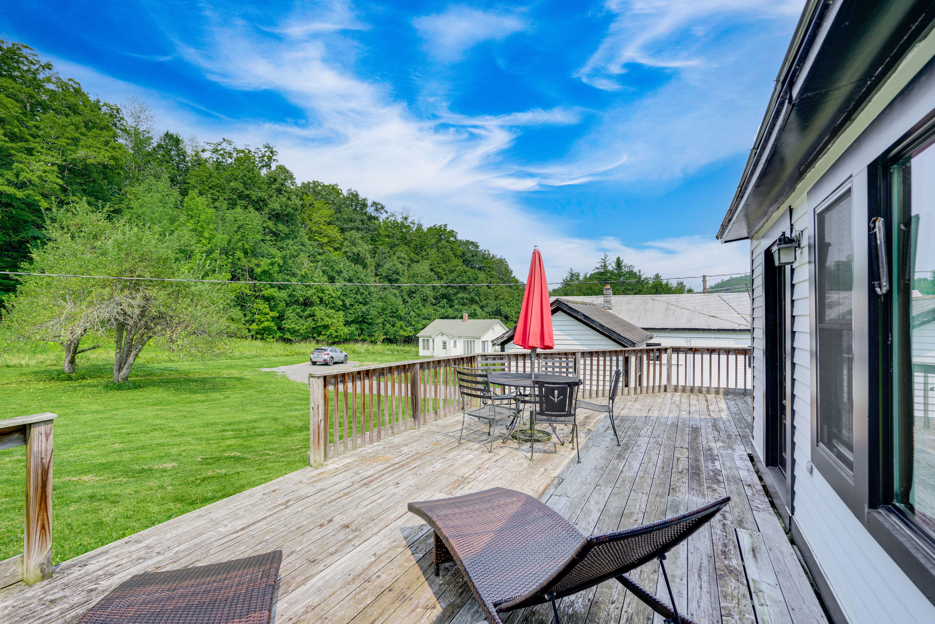 Deck | Outdoor Dining Area
