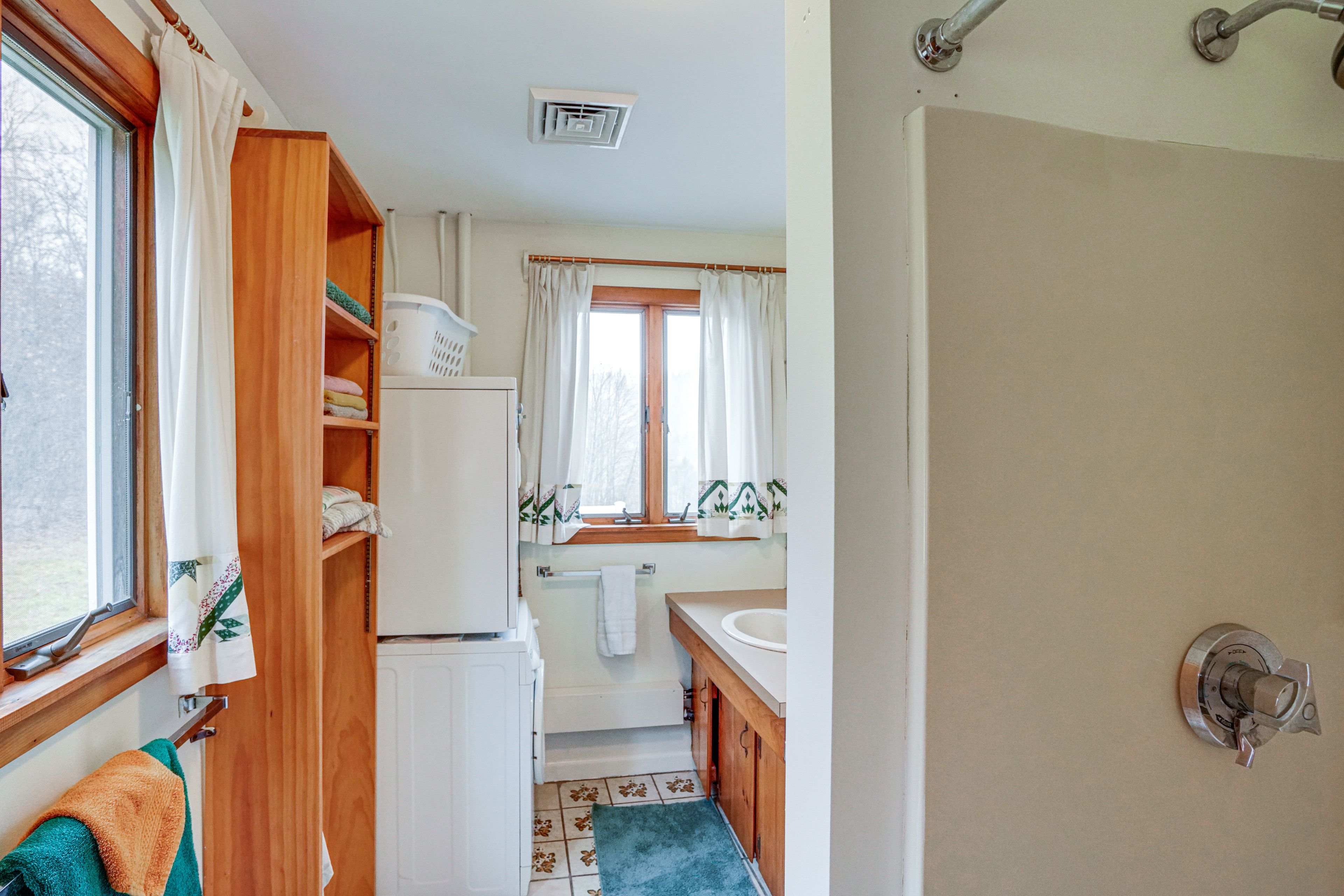 Bathroom | Complimentary Toiletries | Towels Provided