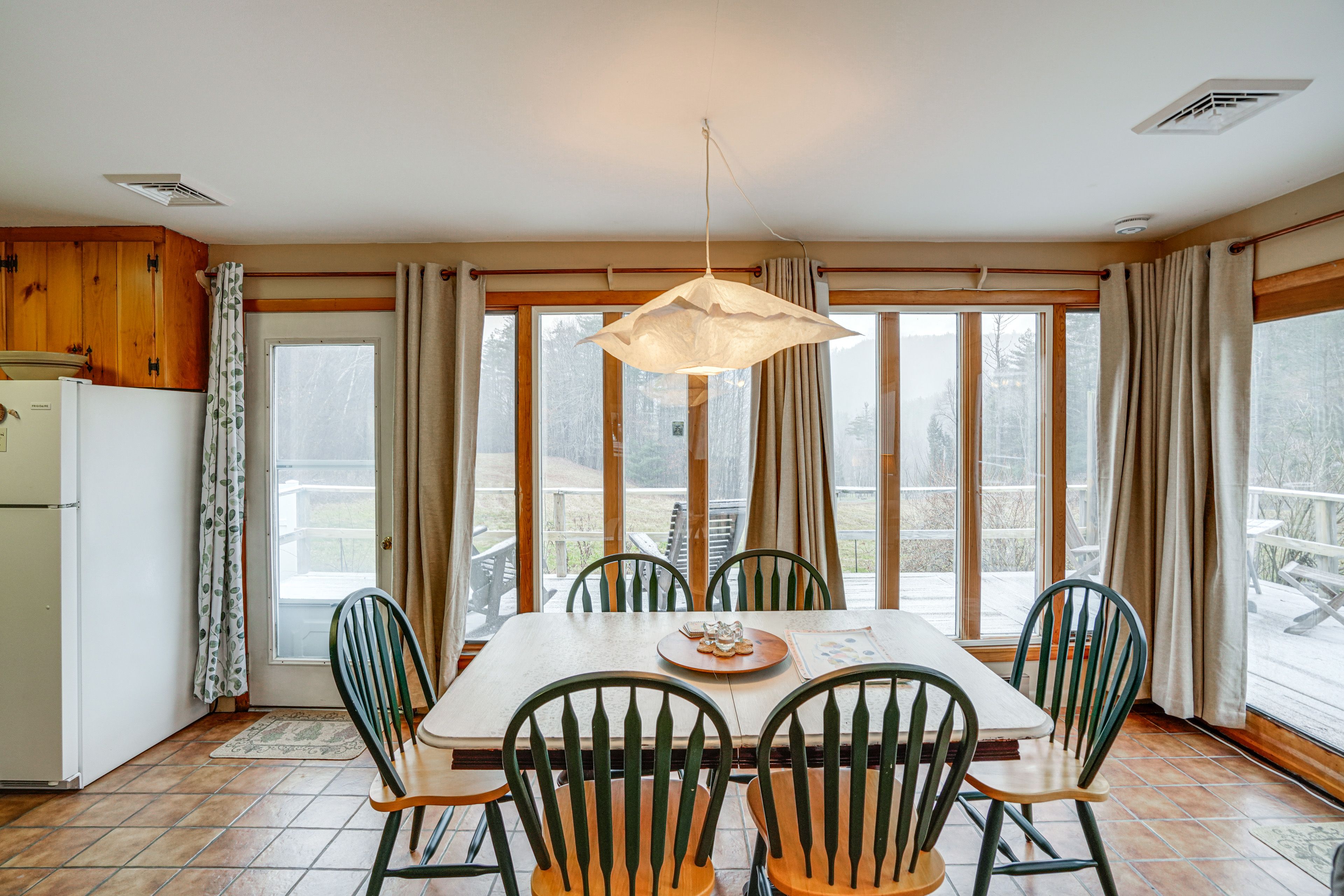 Dining Area | Dishware/Flatware Provided