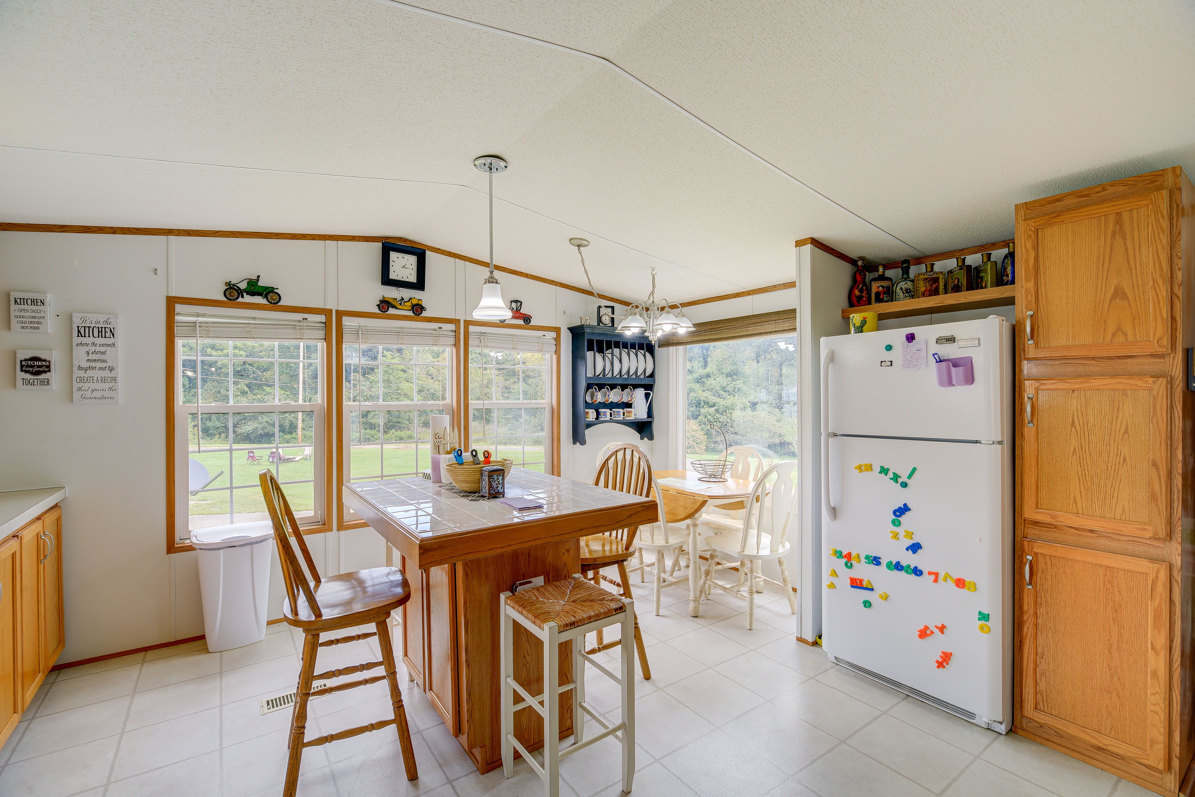 Dining Area | Dishware & Flatware Provided