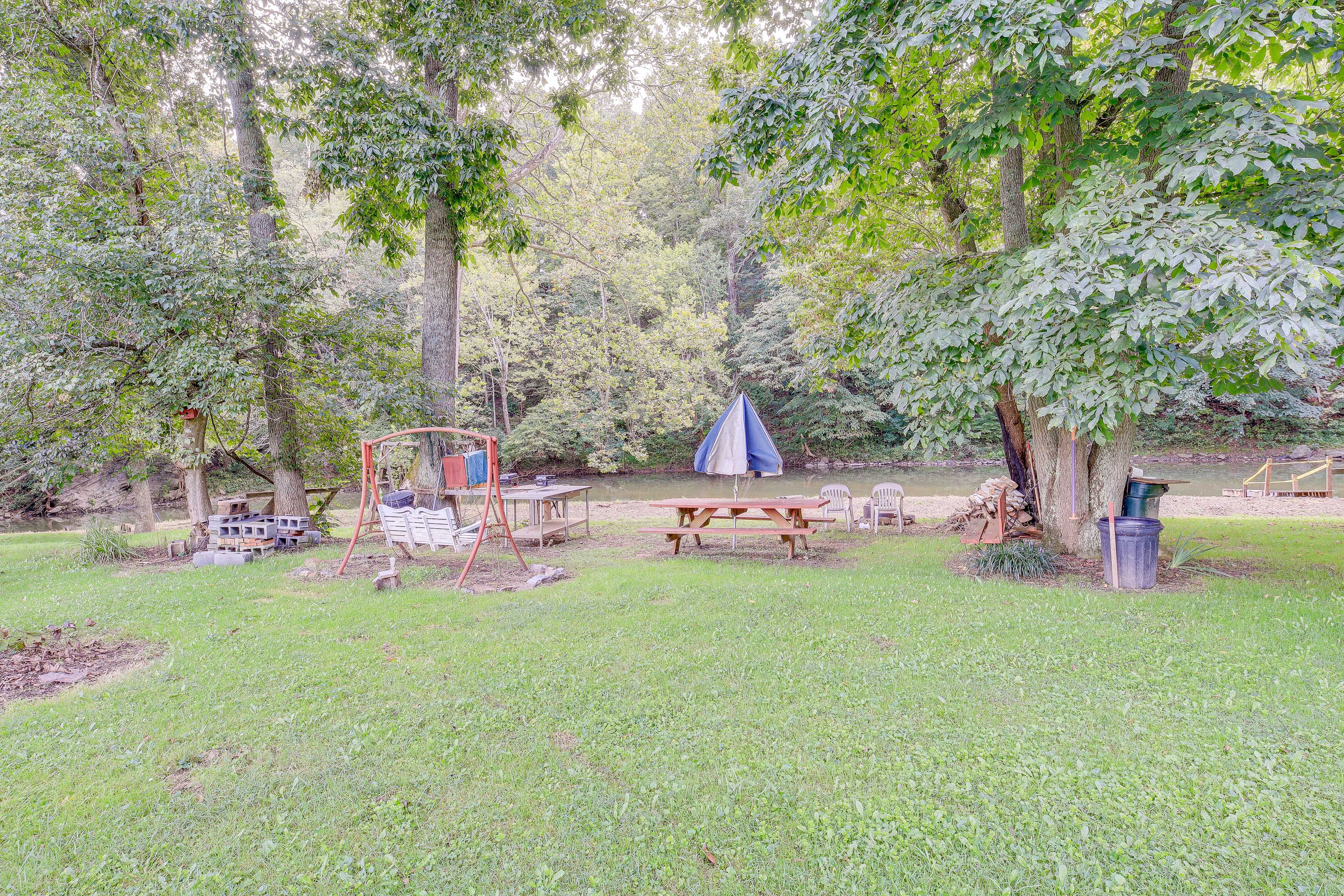 Ferguson's Mobile Home Park | Community Amenities | Creekfront | Beach Area