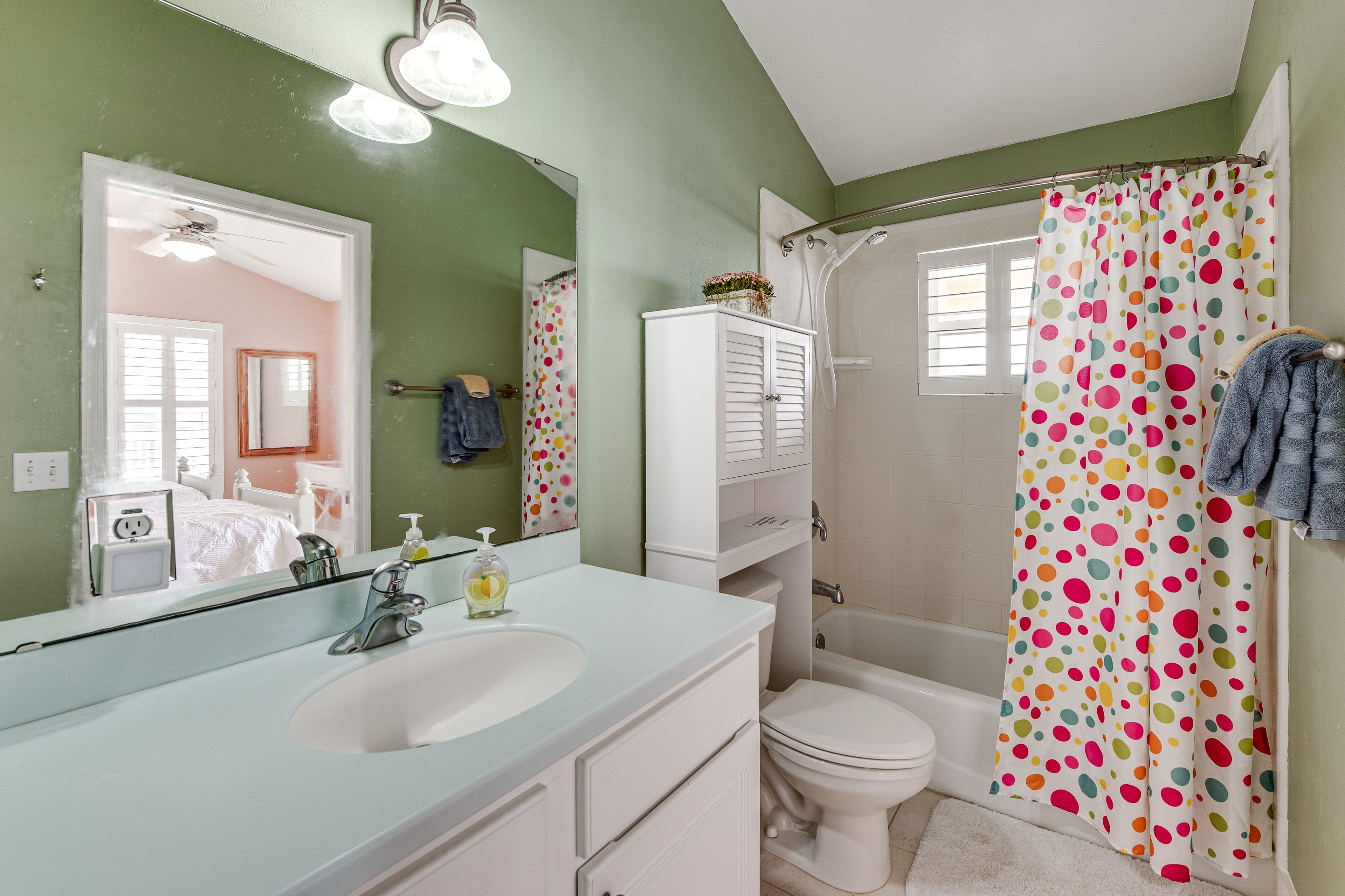 Full Bathroom | 2nd Floor