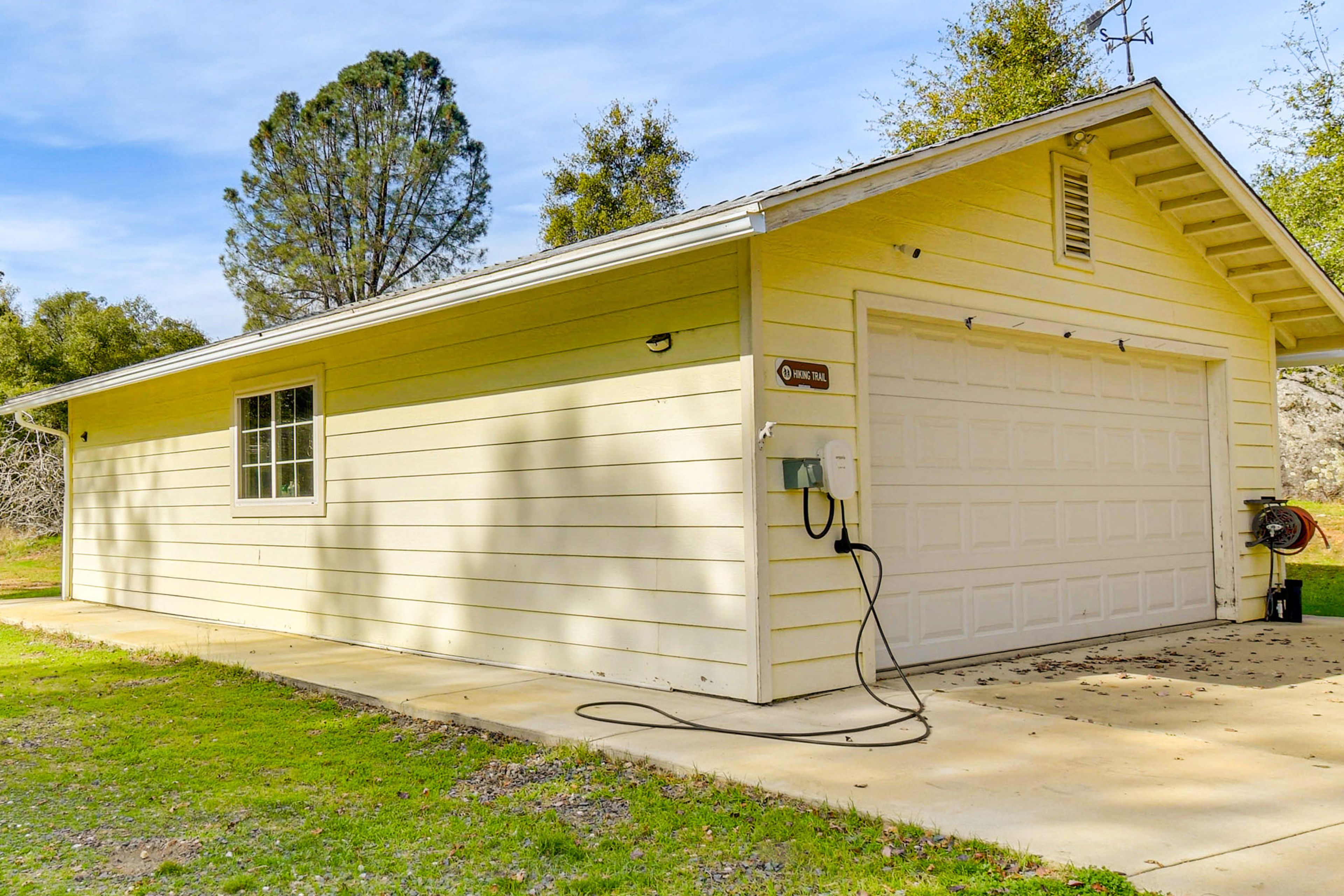 Parking | Driveway (6 Vehicles) | EV Charger Available