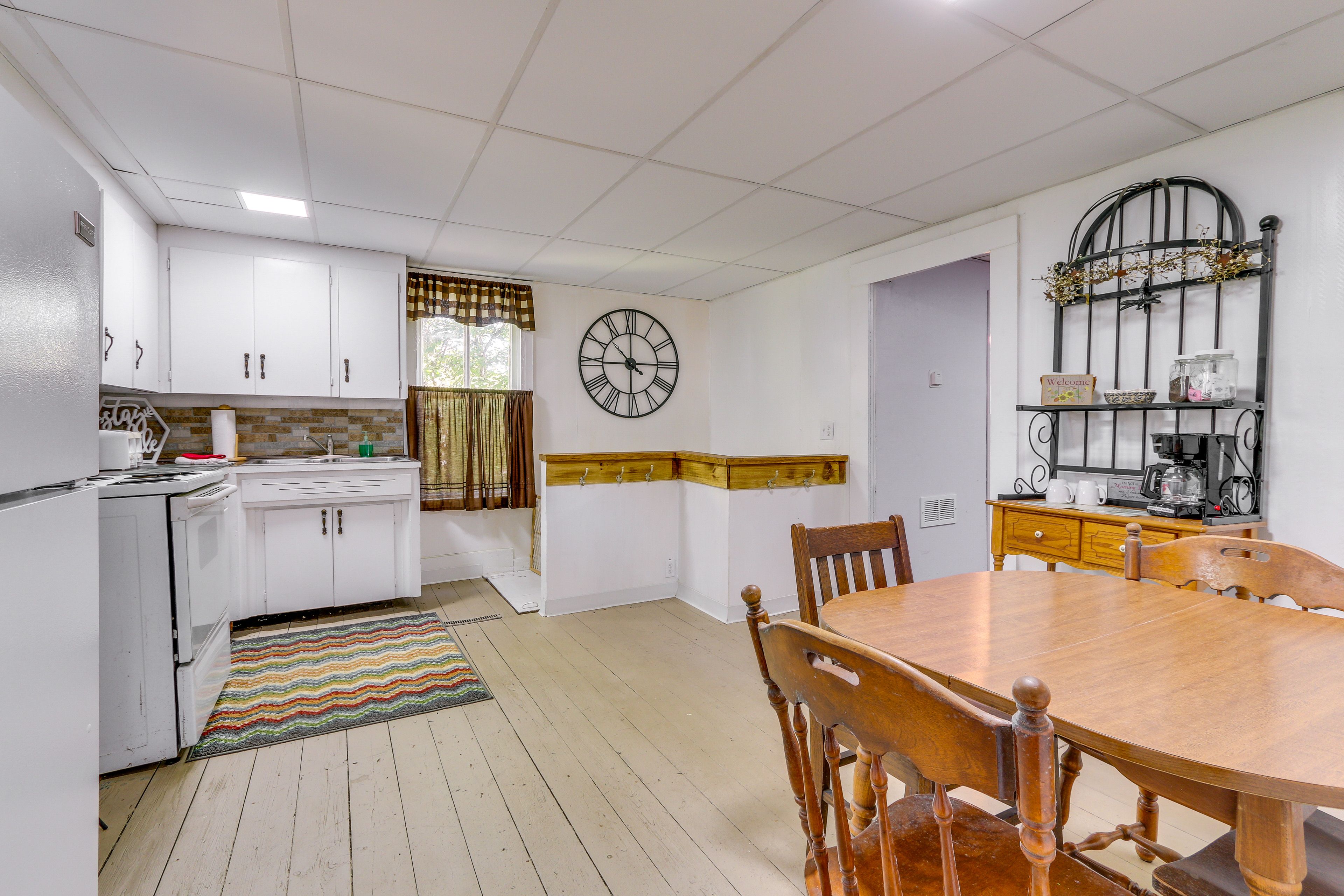 Kitchen | Cooking Basics | Coffee Maker | Paper Towels/Trash Bags Provided
