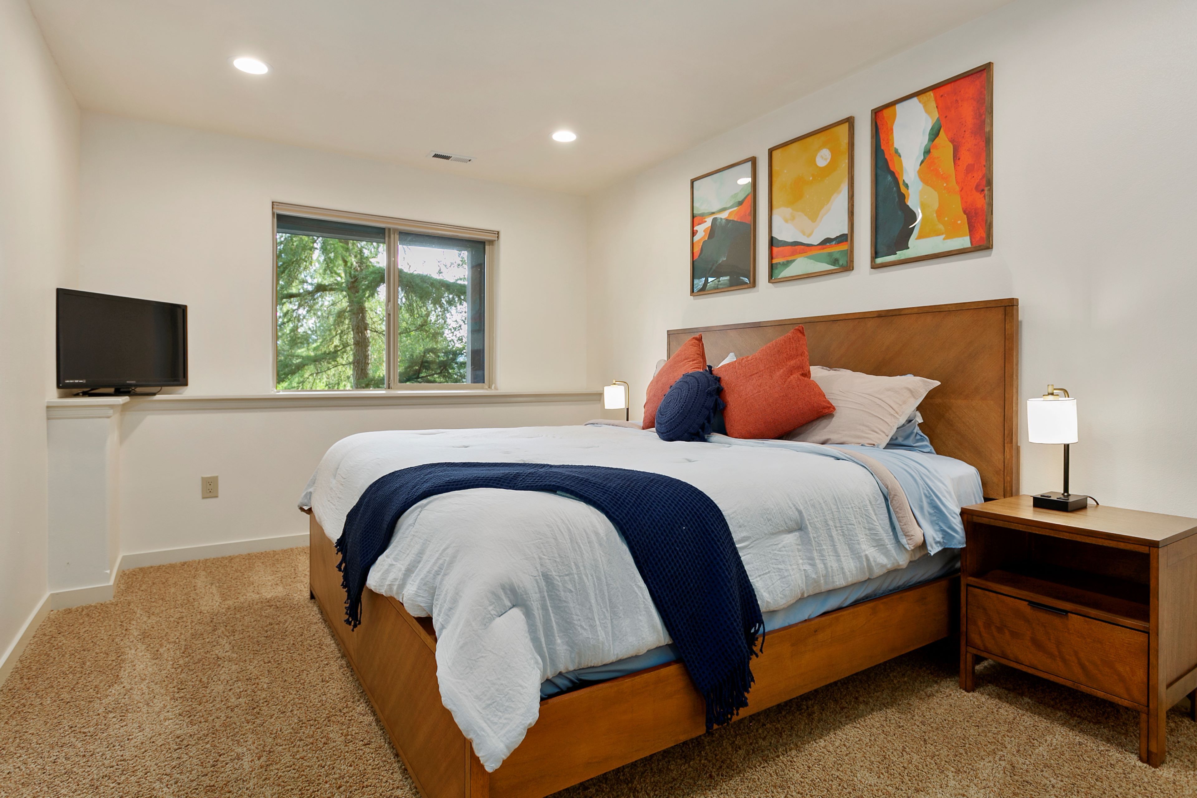Bedroom 1 | King Bed | Smart TV