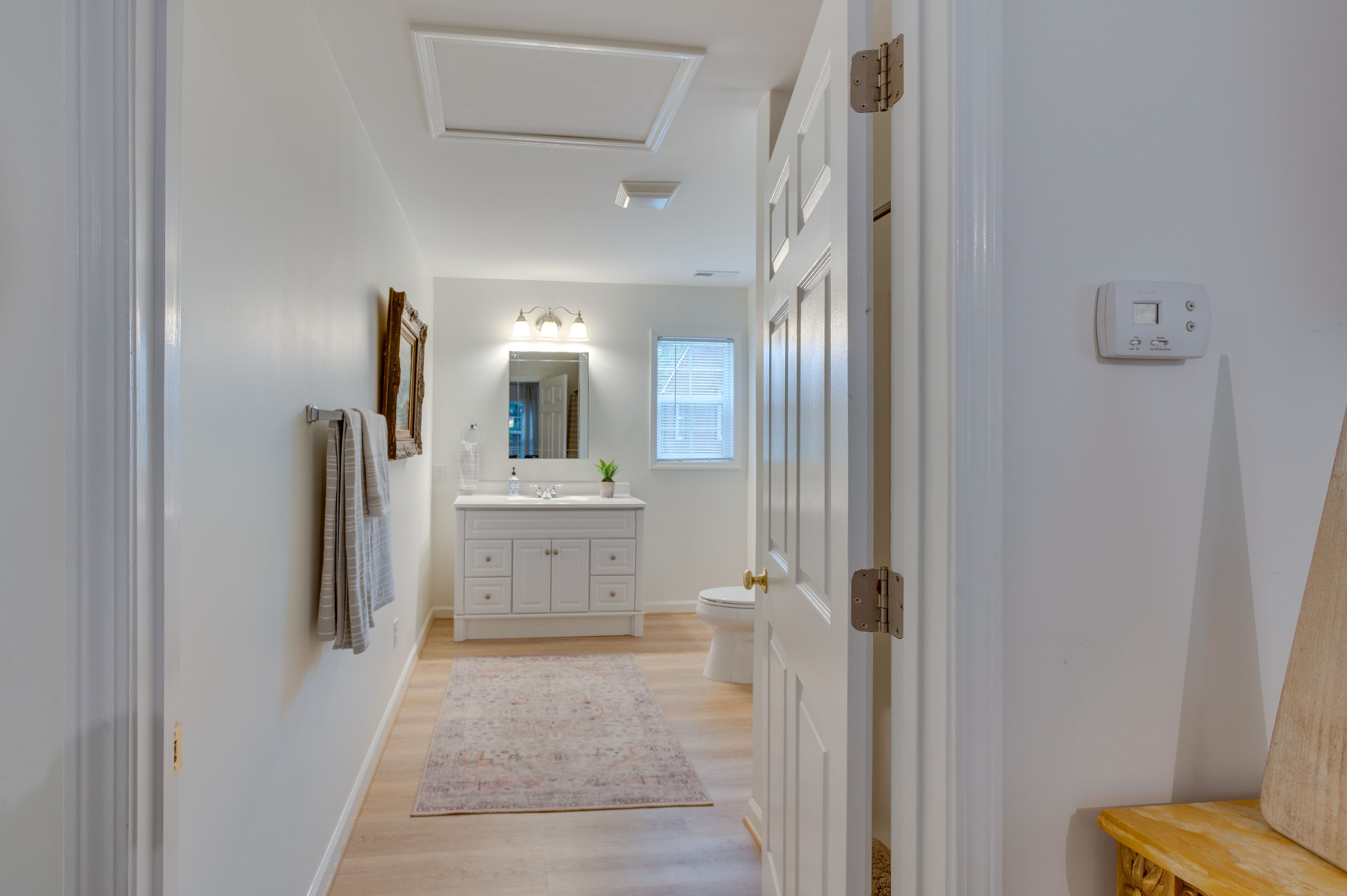 Full Bathroom | Towels Provided | Complimentary Toiletries