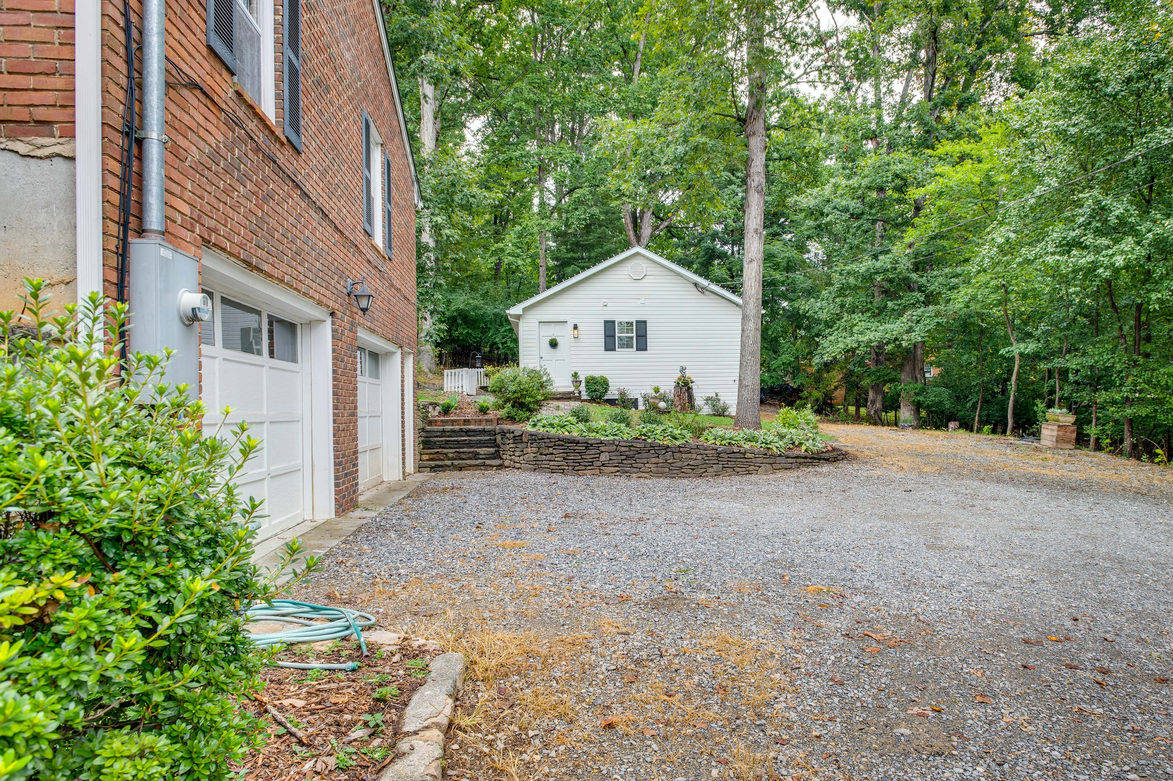 Parking | Driveway (2 Vehicles) | RV/Trailer Parking | Free Street Parking