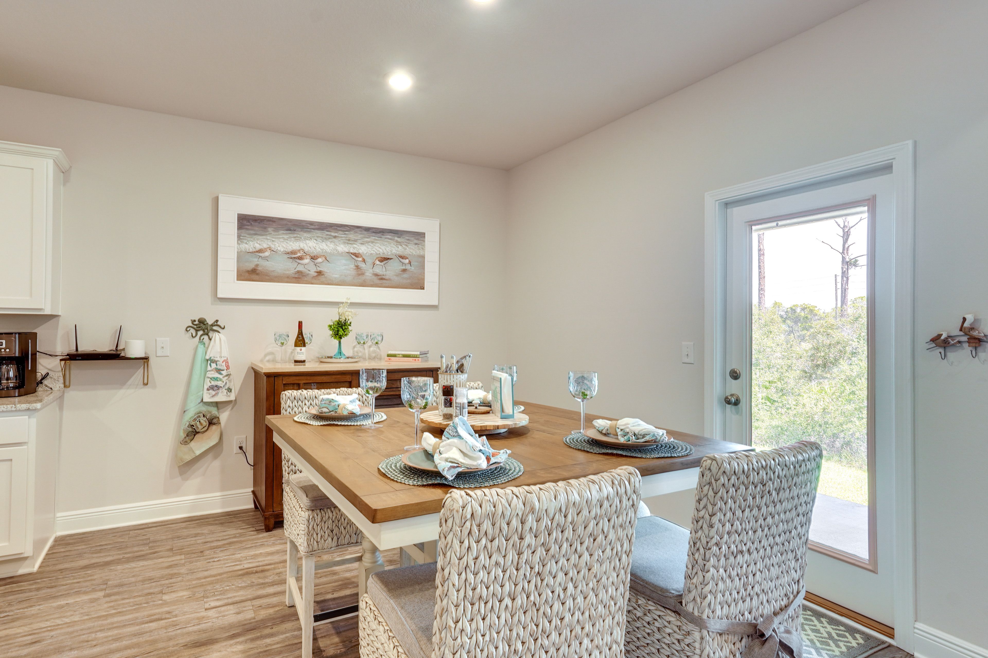 Dining Area | Dishware & Flatware Provided