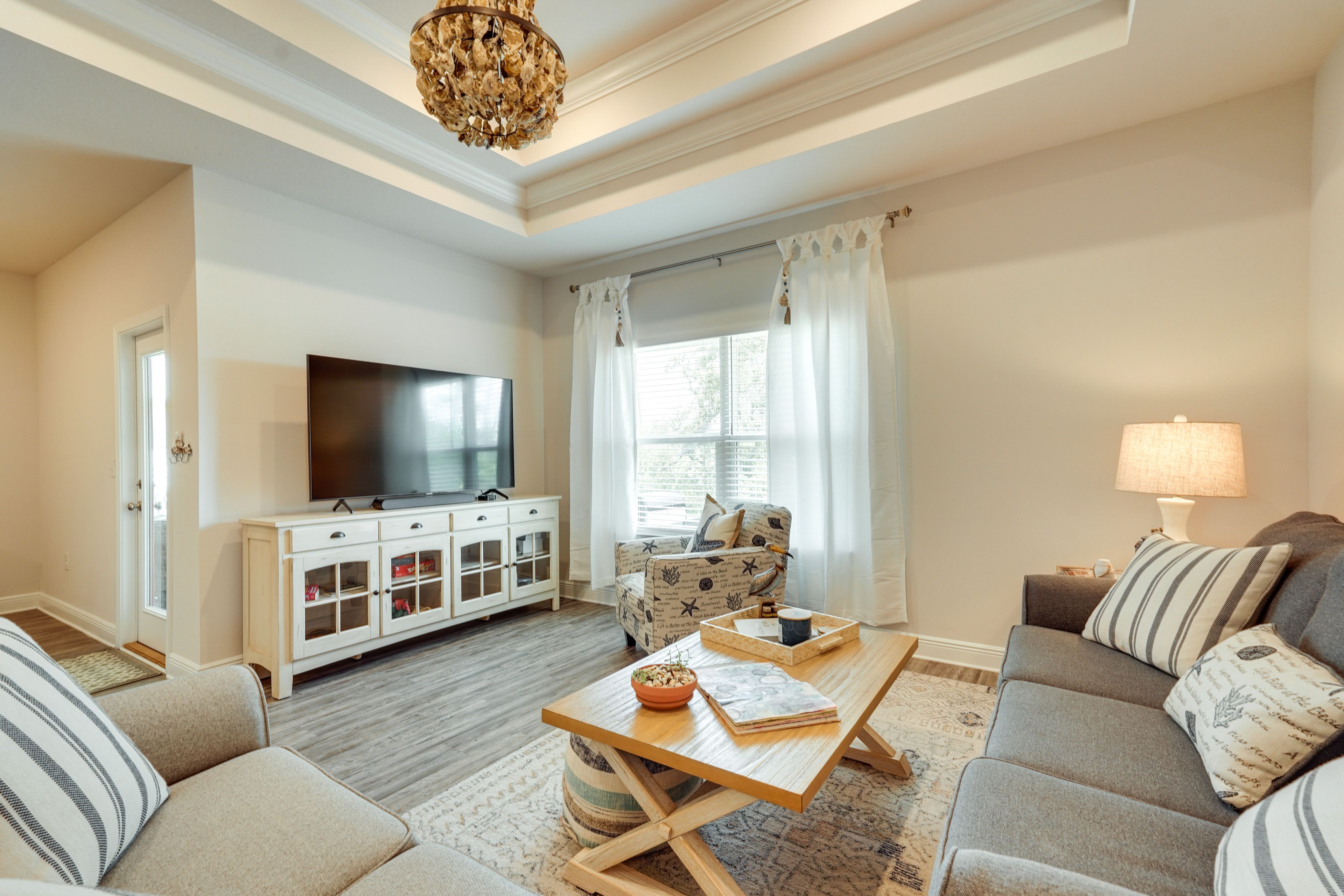 Living Room | Smart TV | Free WiFi