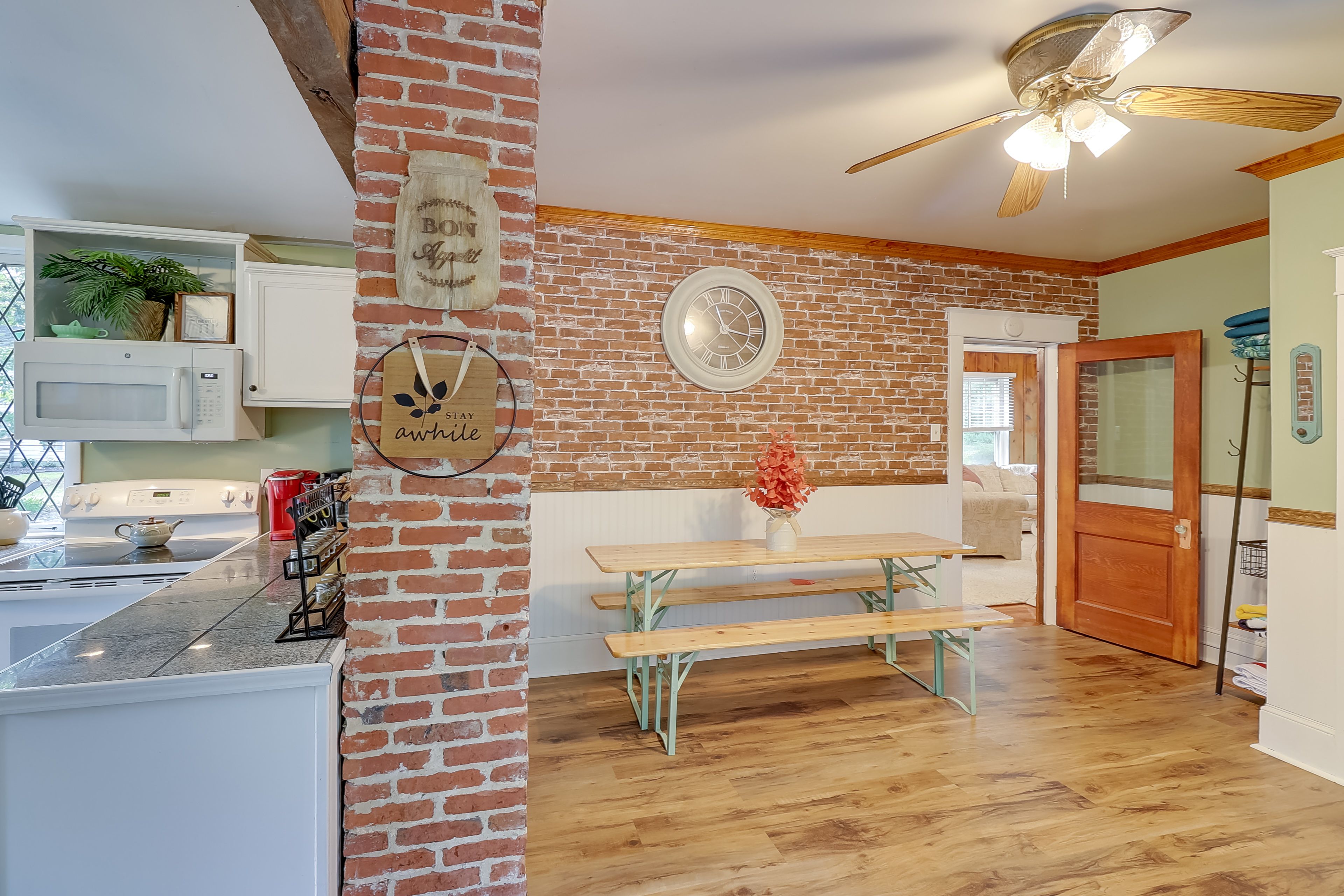 Casual Dining Area (Main House)