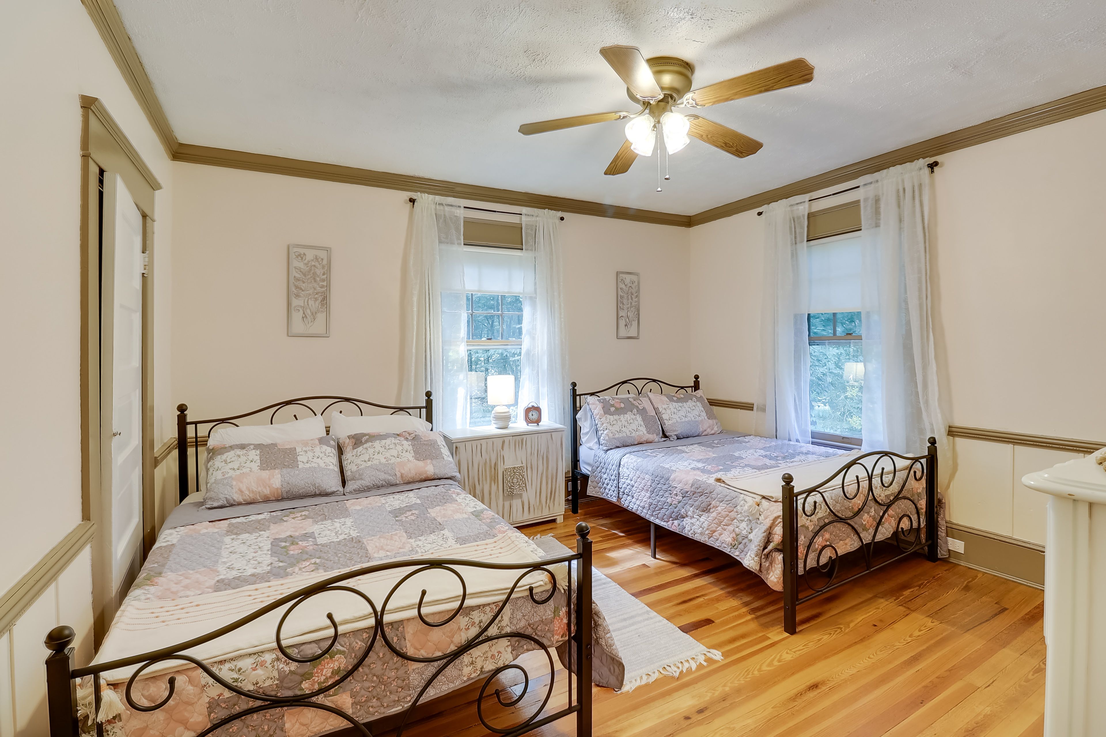Bedroom 2 (Main House) | 2 Full Beds