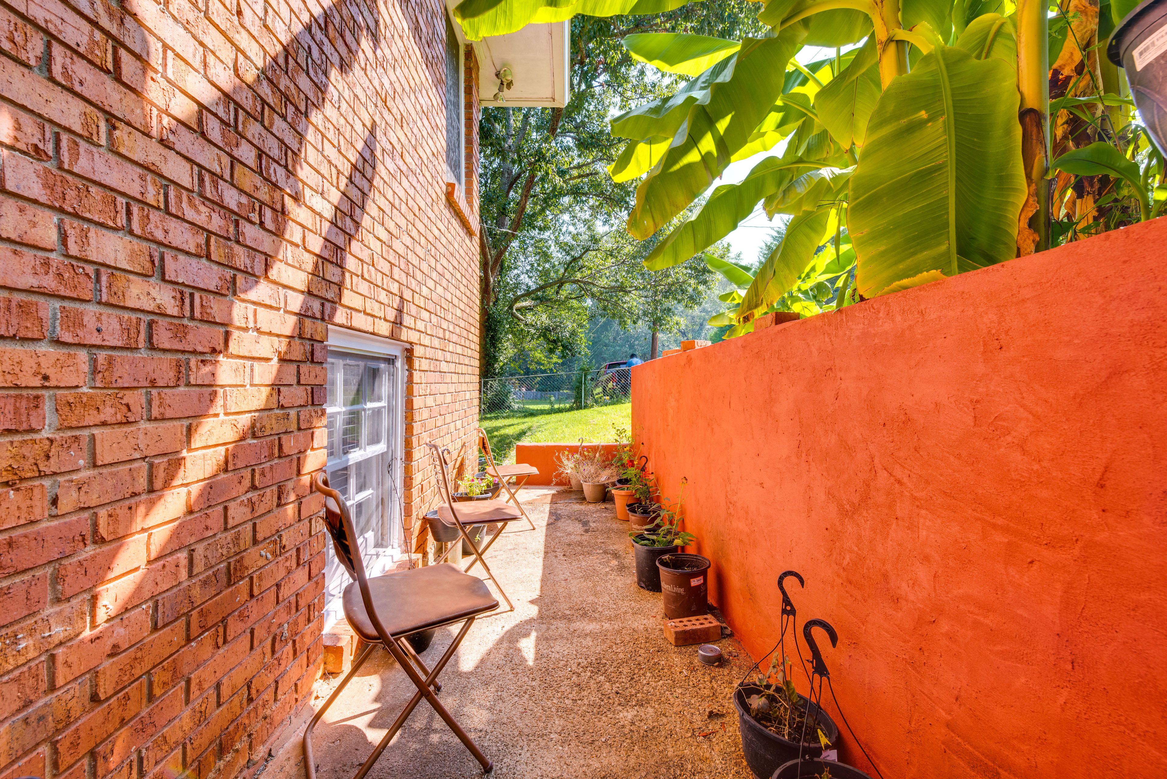 Private Patio | 5 Mi to Stone Mountain Park | 10 Mi to Little Five Points