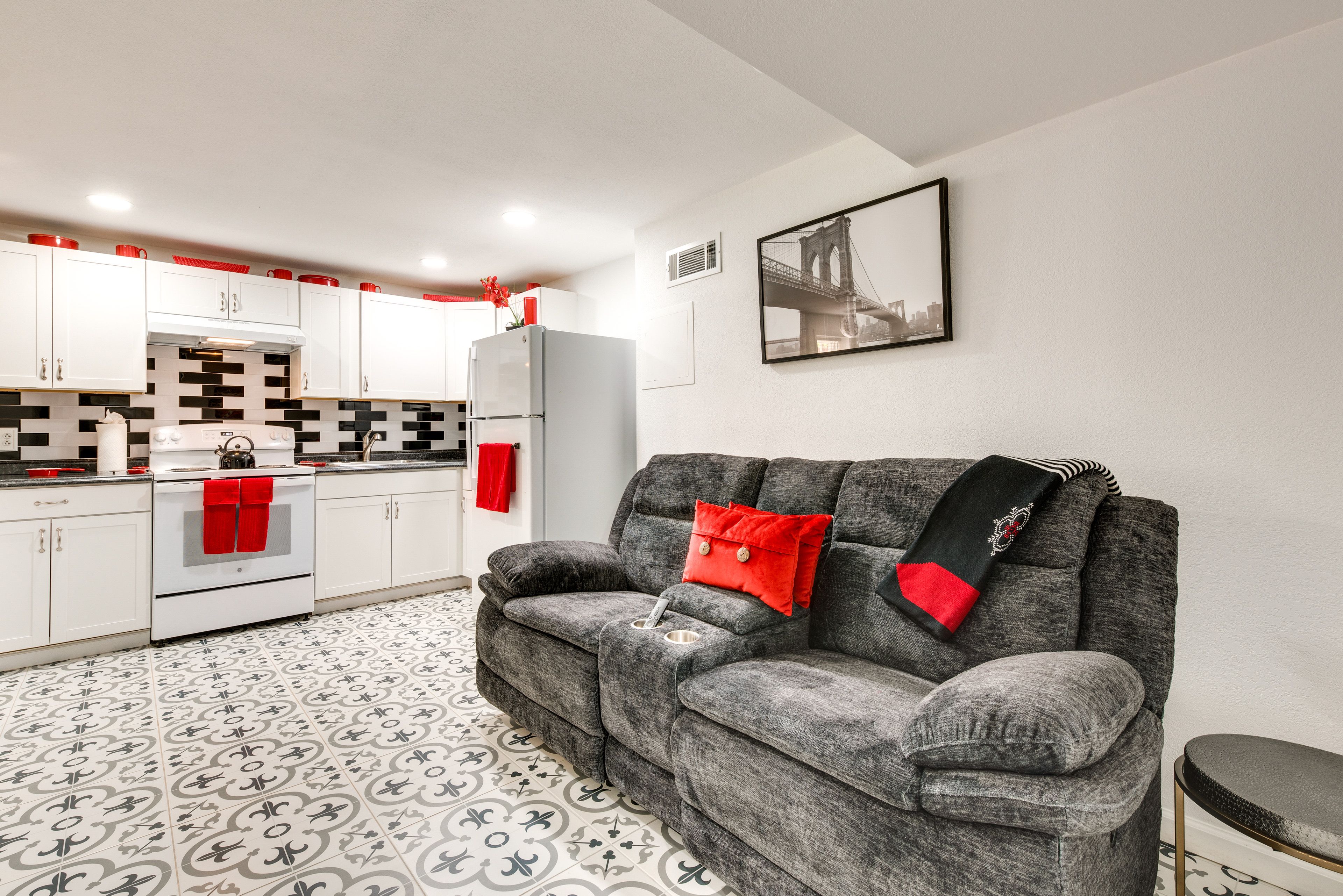 Living Area | Smart TV | Cable | Free WiFi