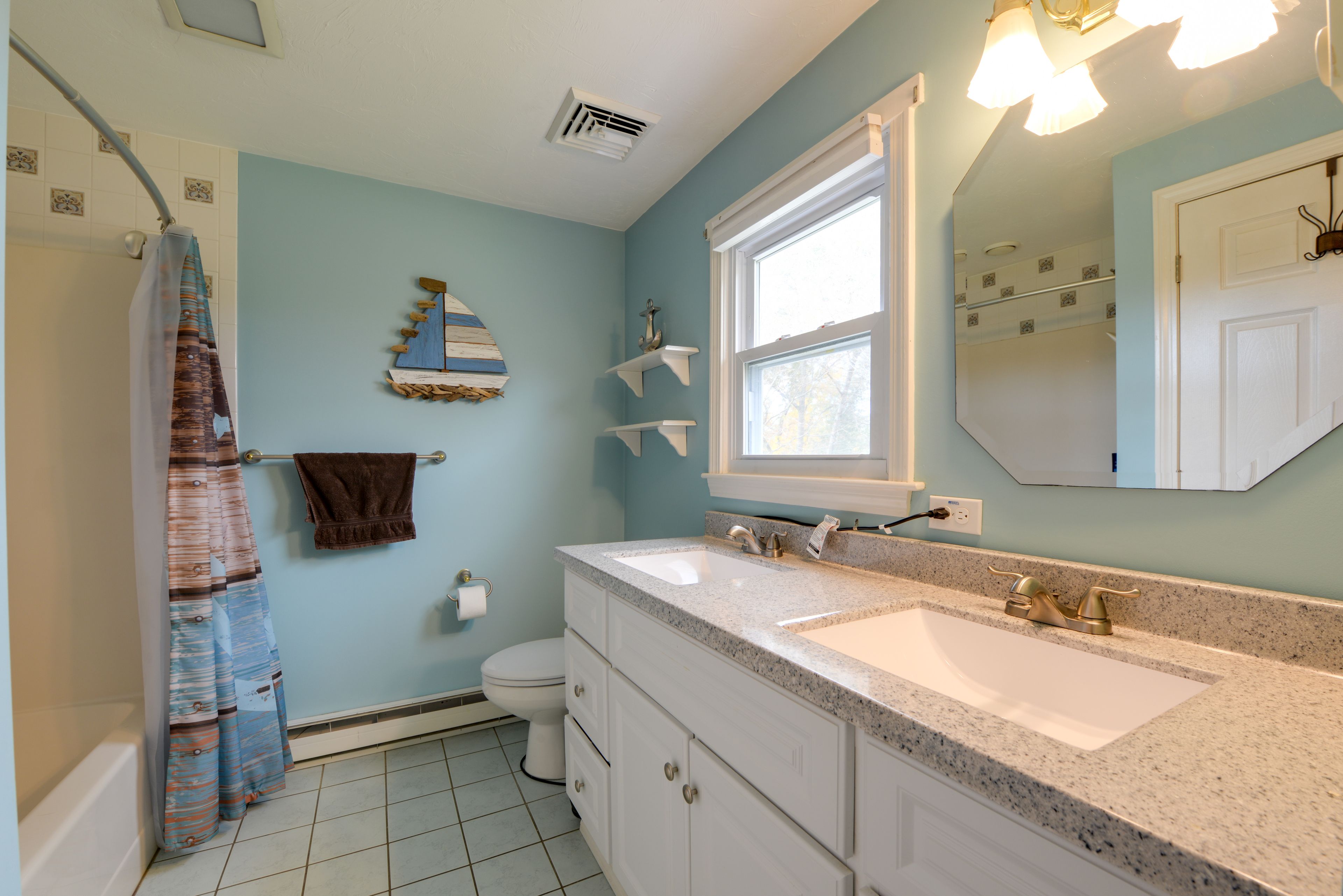 En-Suite Bathroom | Complimentary Toiletries | Hair Dryer