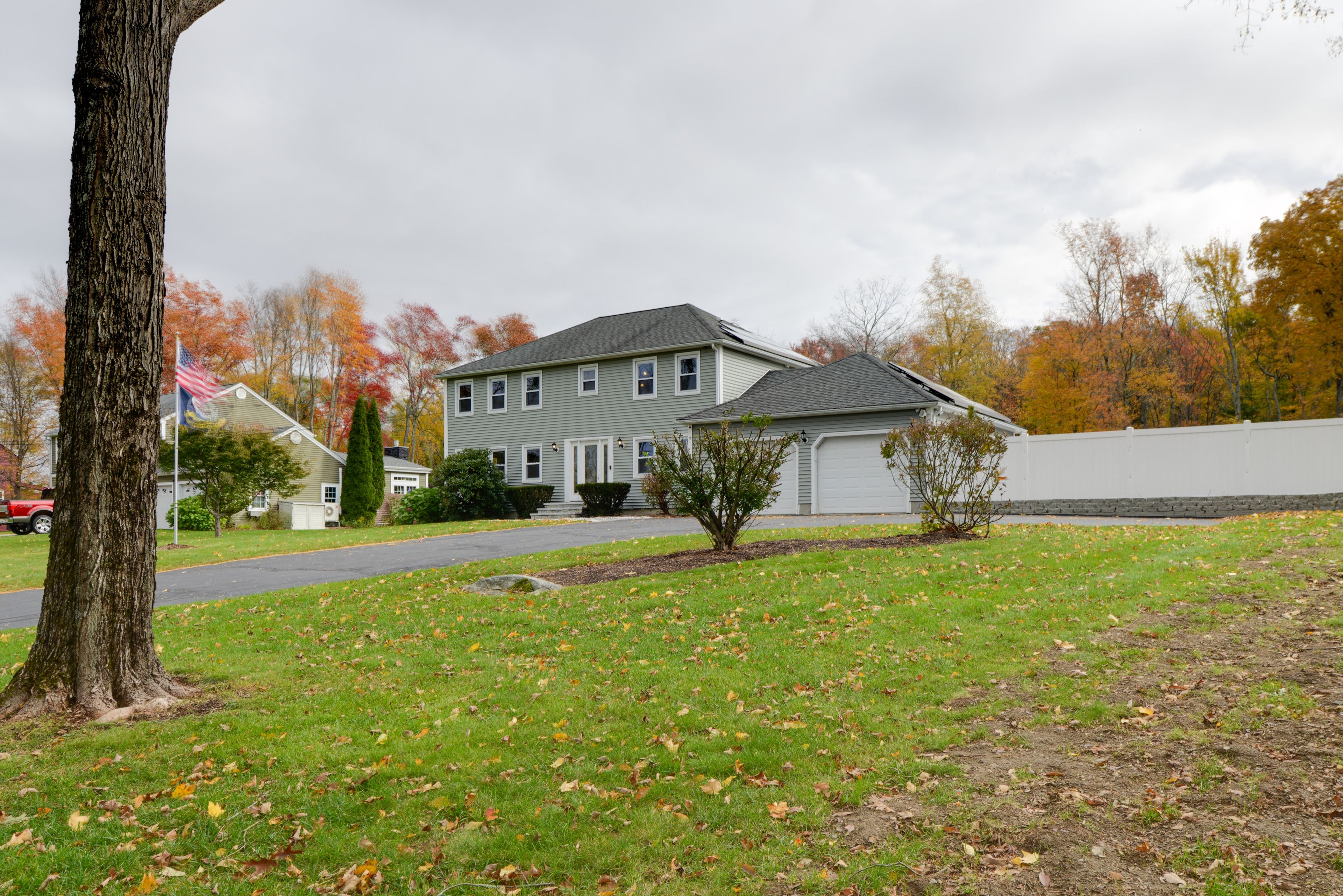 2-Story House | In-Unit Laundry | 4 Mi to Buffumville Lake Park