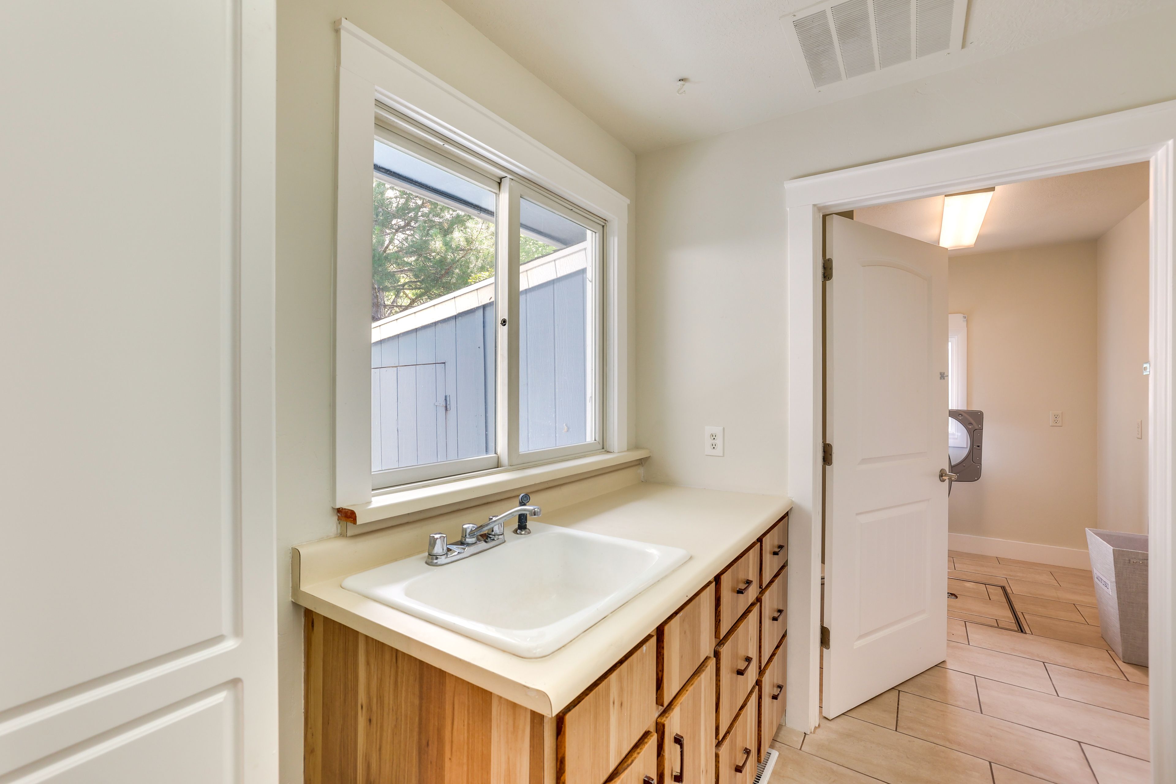 Half Bathroom | Laundry