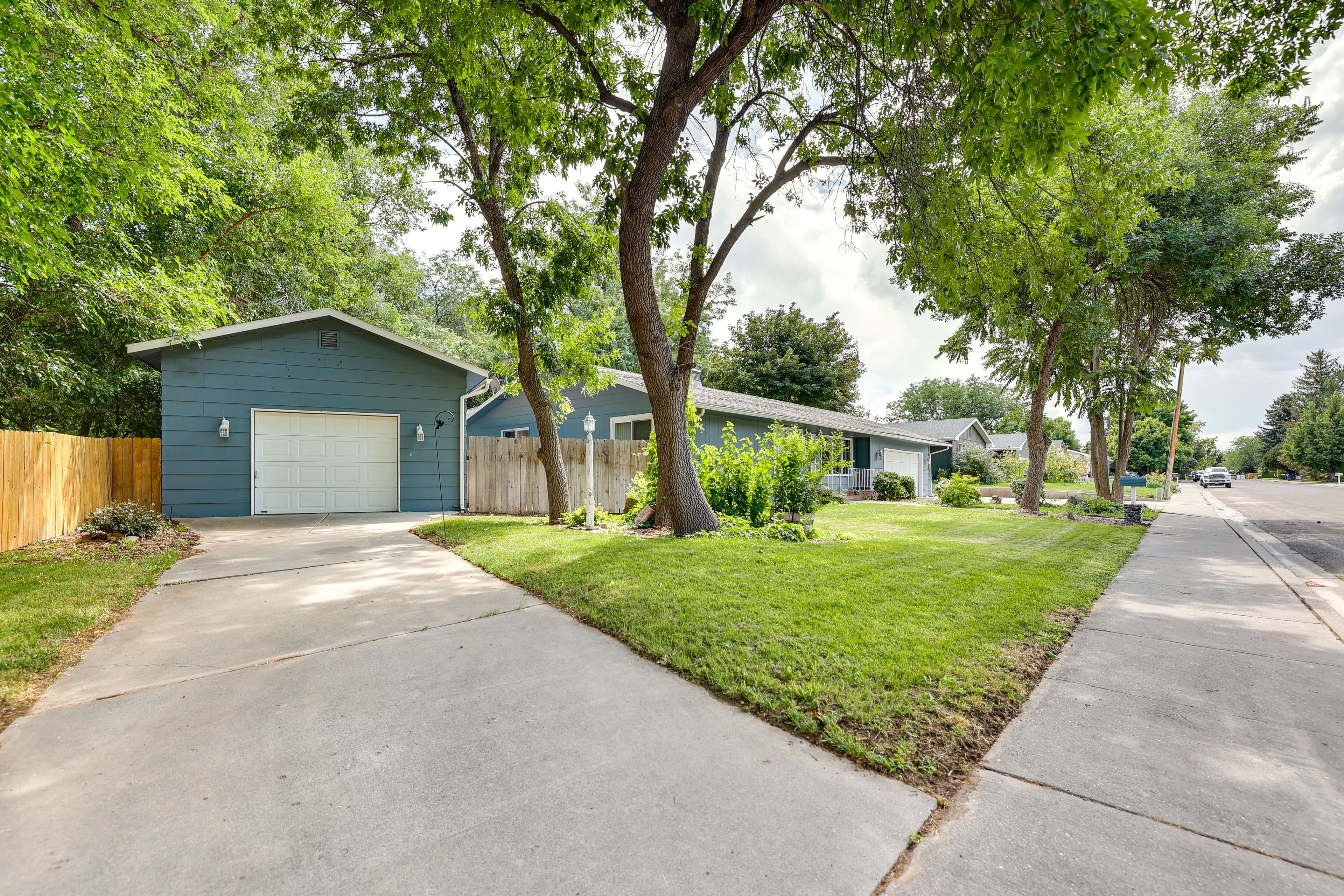 Parking | Driveway (2 Vehicles) | RV/Trailer Parking | Street Parking