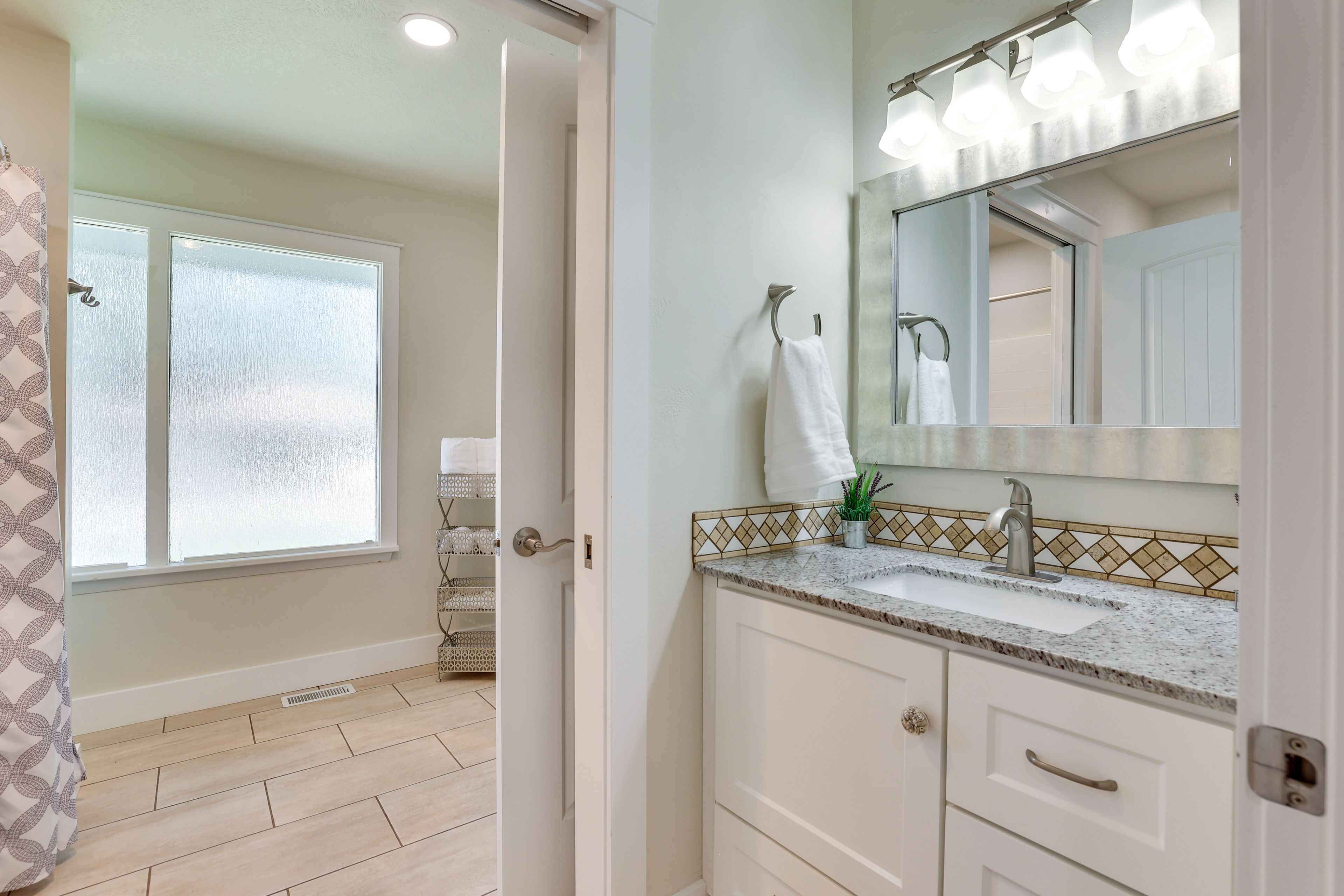 Full Bathroom | Complimentary Toiletries