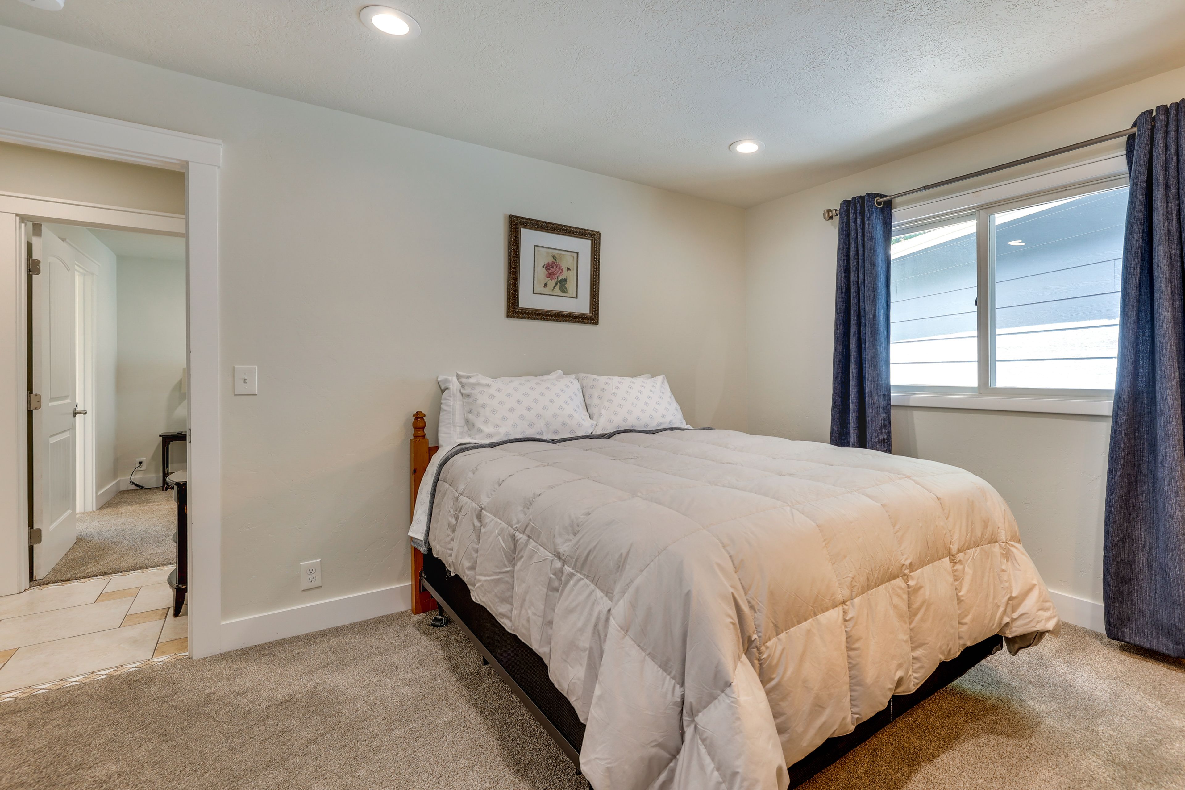 Bedroom 3 | Queen Bed