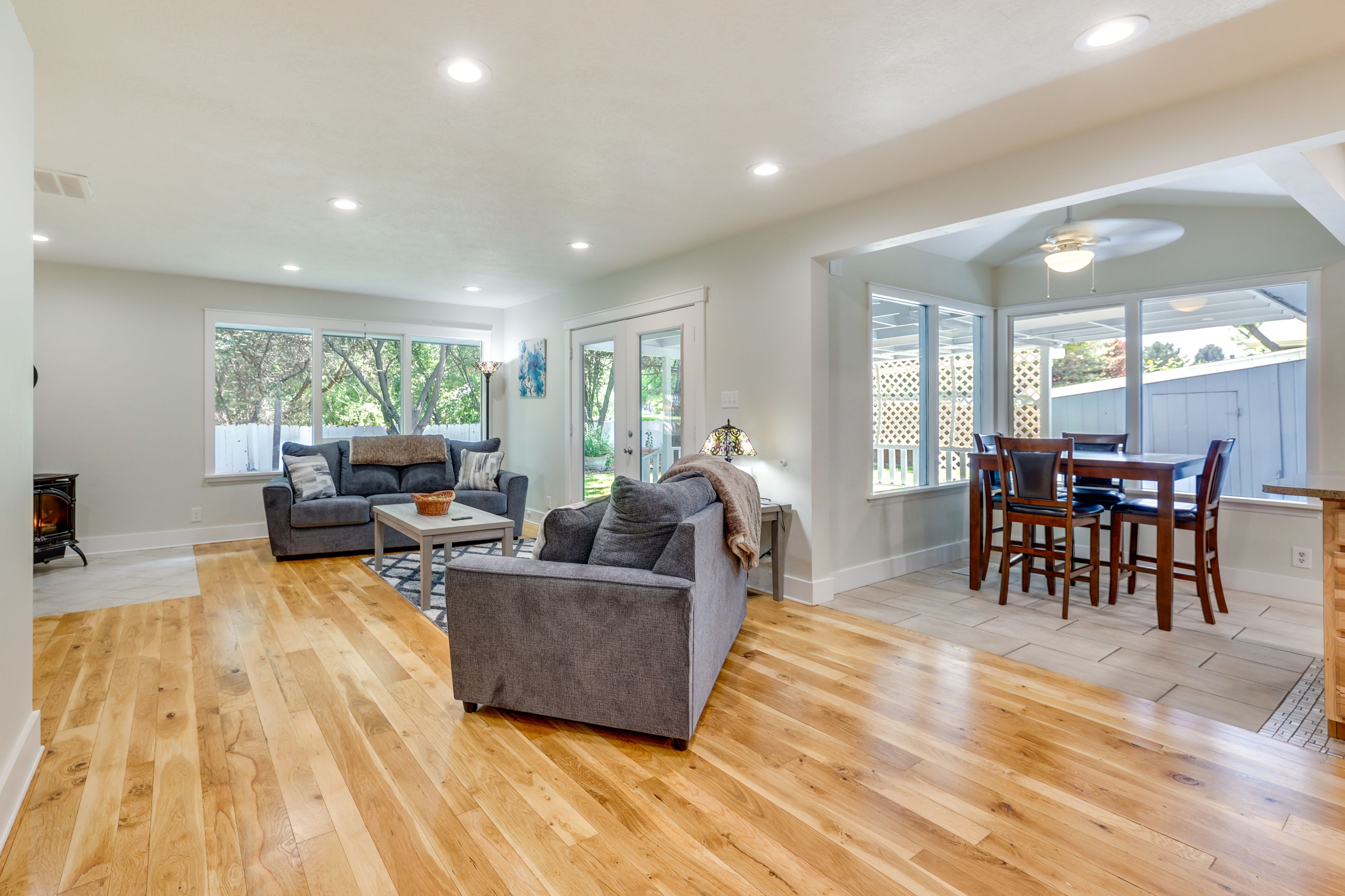 Dining Area | Dishware/Flatware