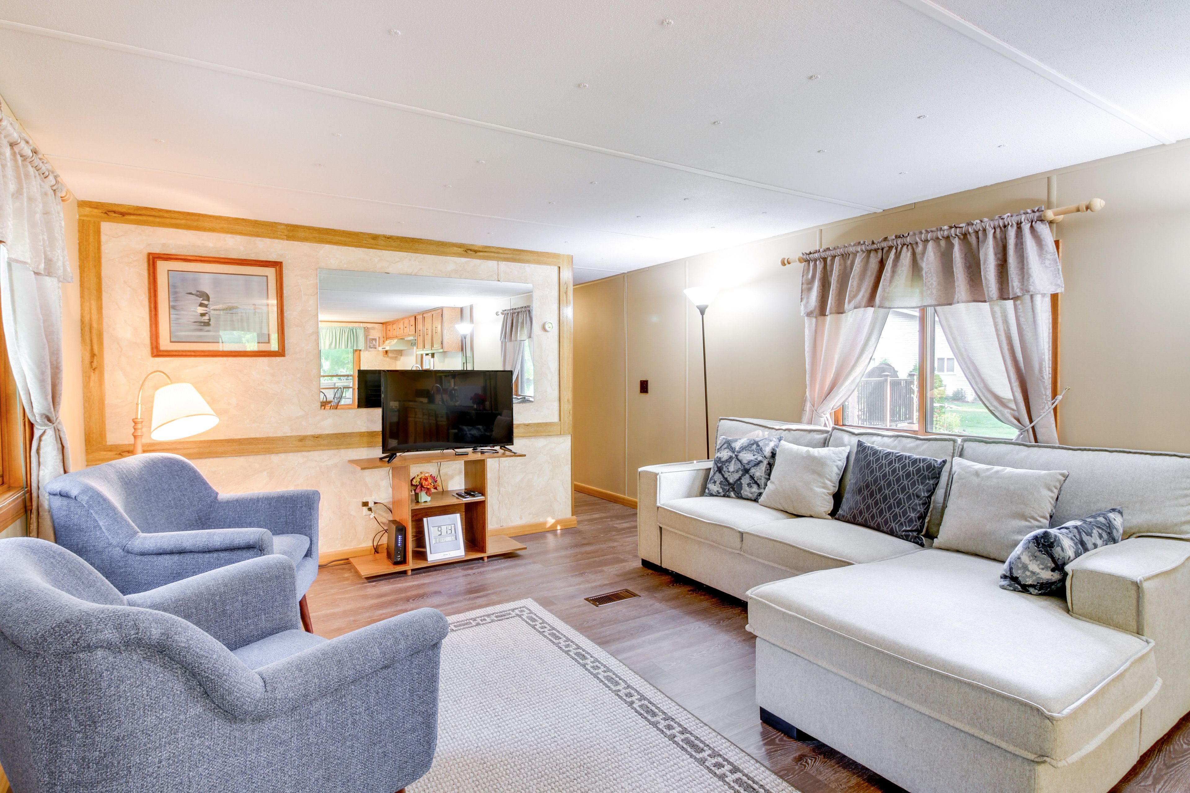 Living Room | Sleeper Sofa | Smart TV | Central Air Conditioning