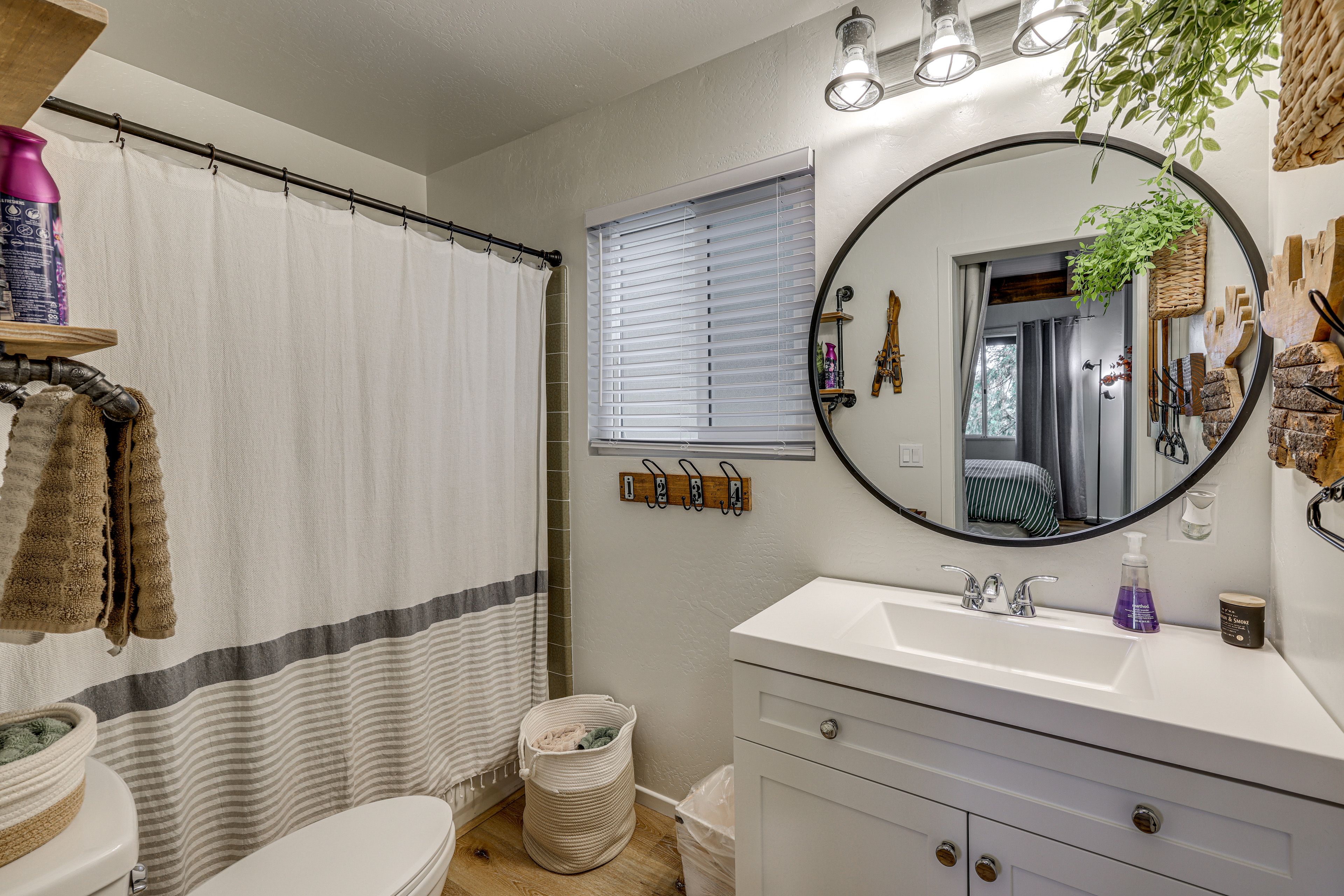 En-Suite Bathroom | Lower Level | Complimentary Toiletries