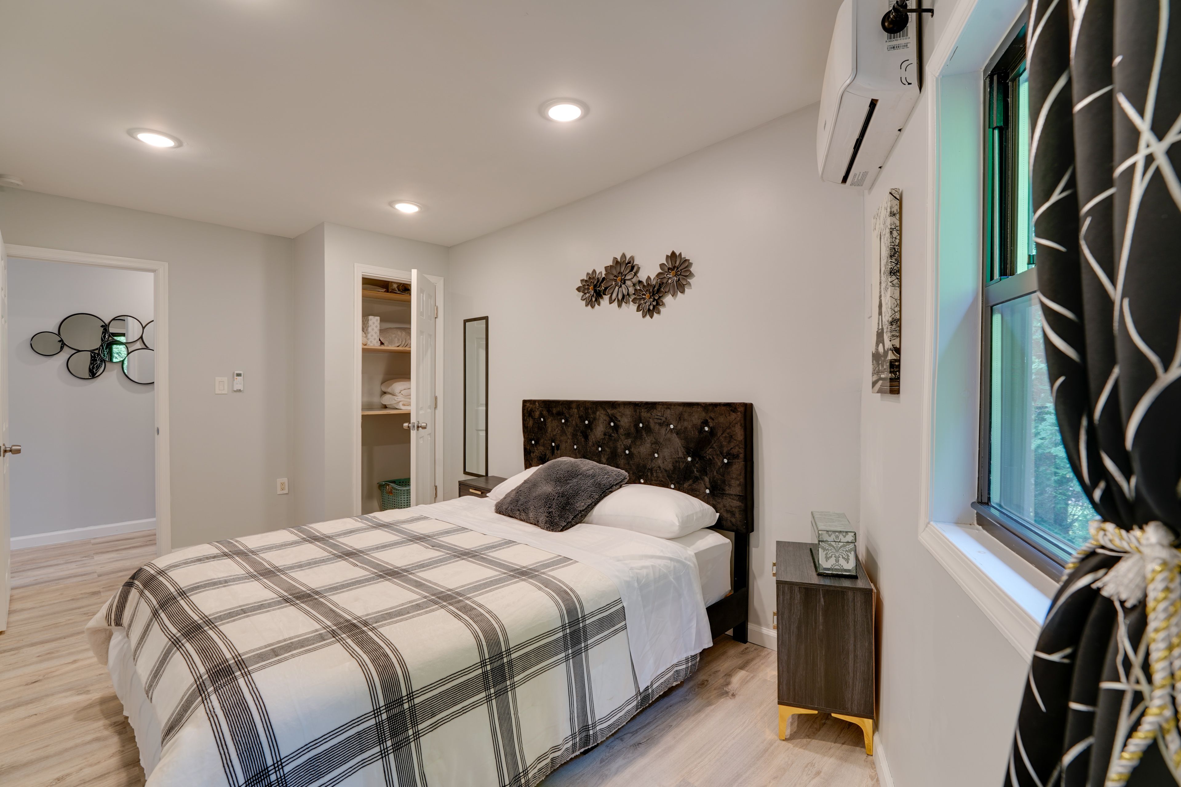 Bedroom 2 | Queen Bed