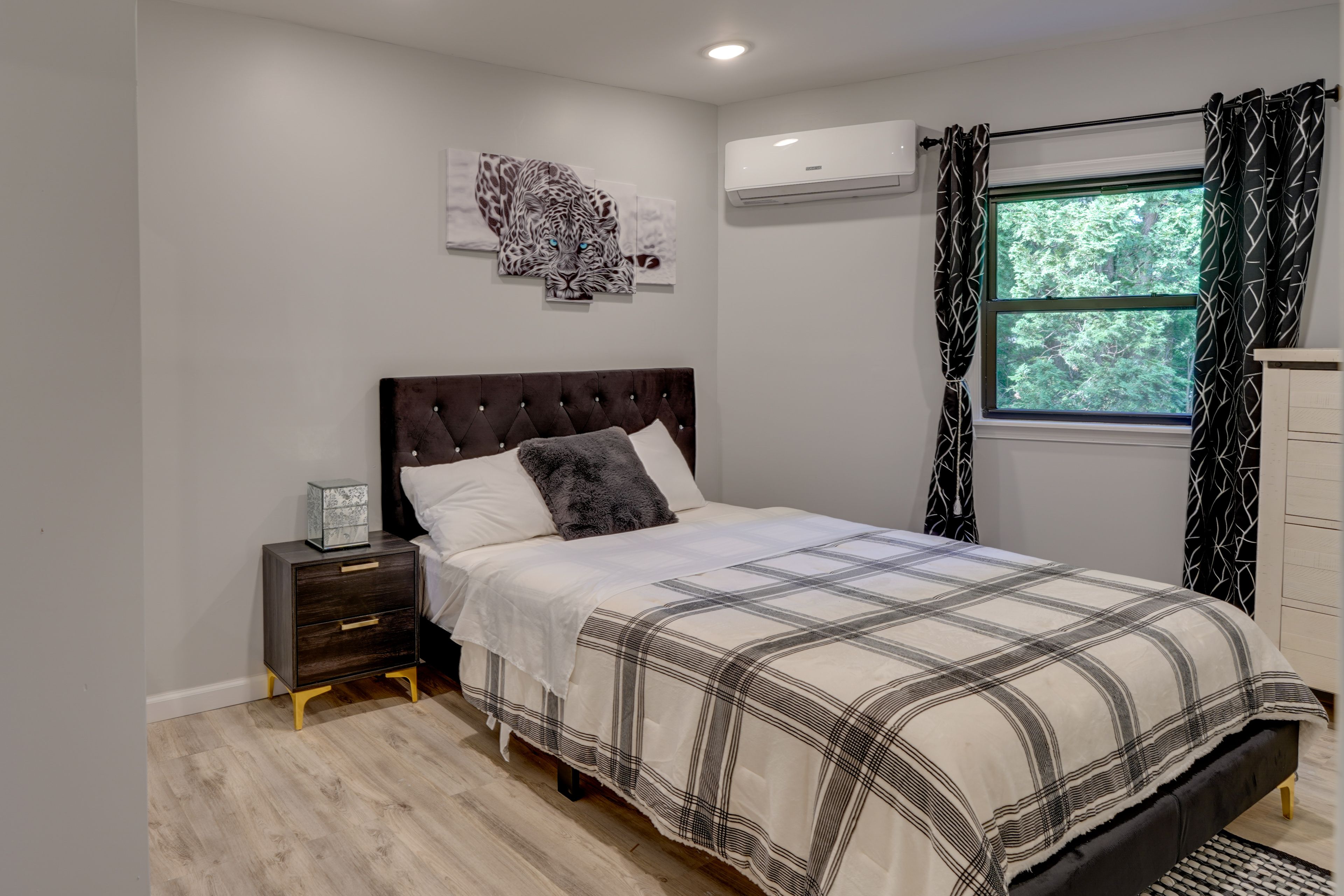 Bedroom 3 | Queen Bed | Smart TV w/ Cable