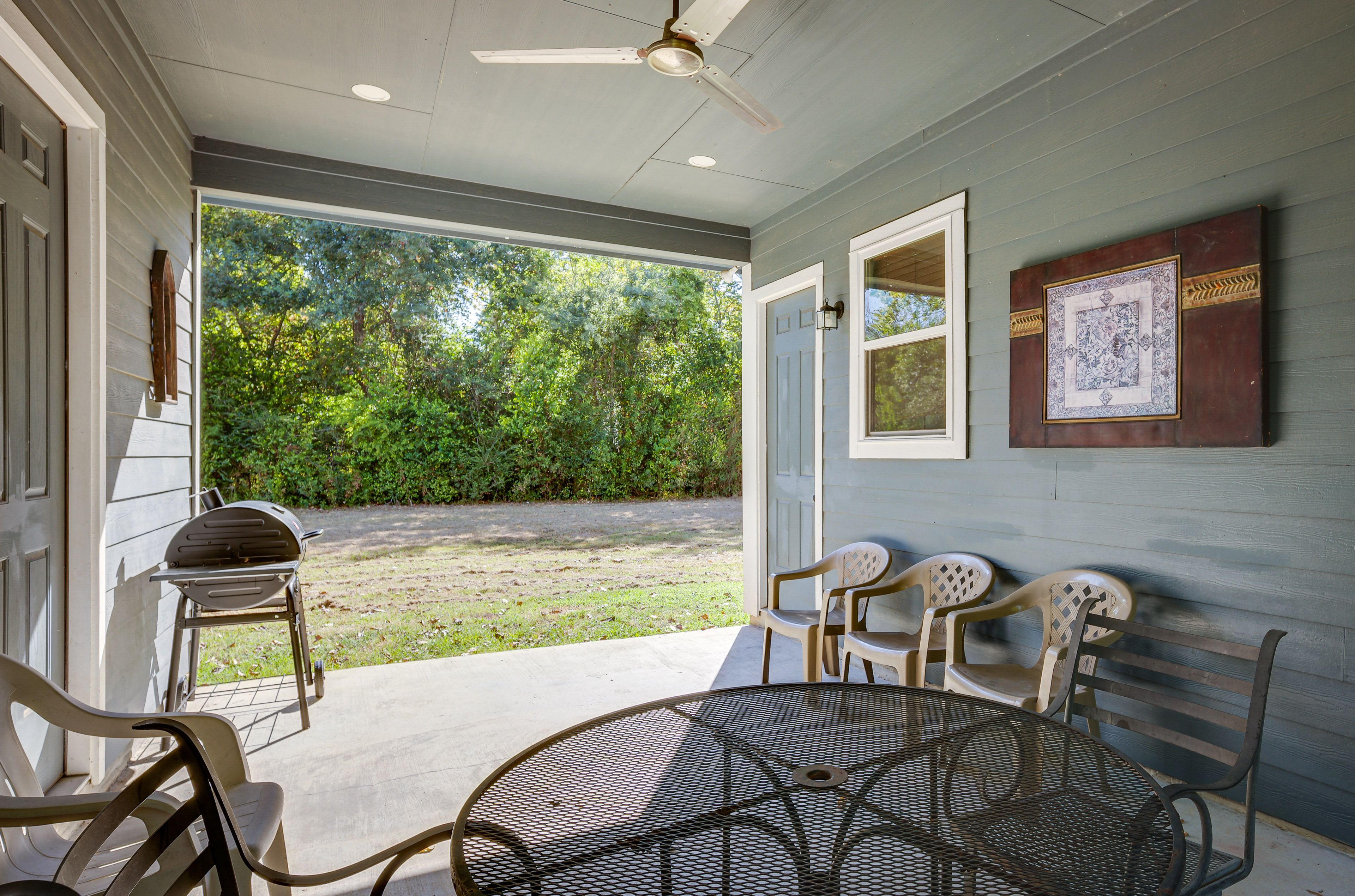Covered Patio | Charcoal Grill