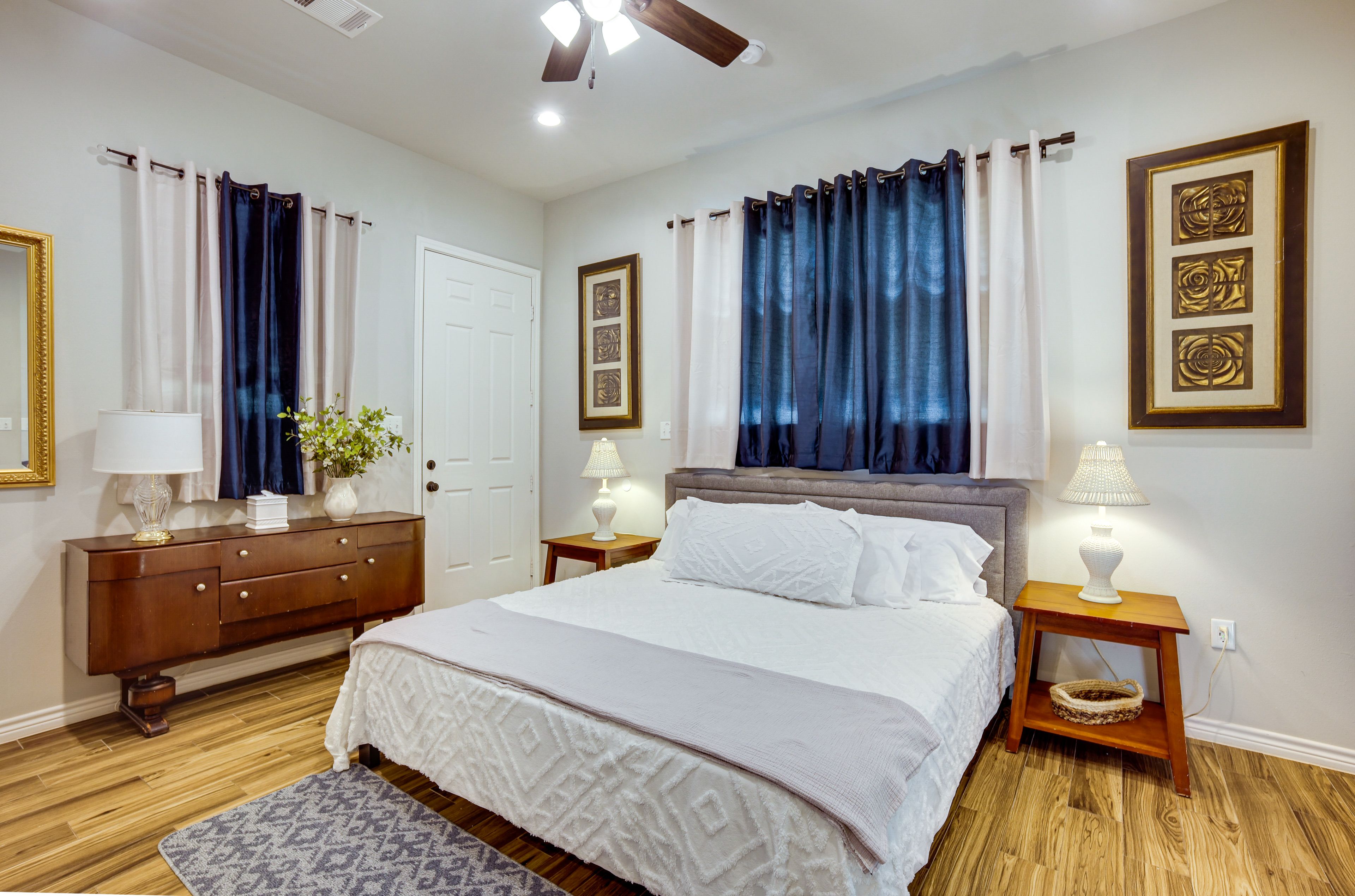 Bedroom 1 | King Bed | 1st Floor | Smart TV