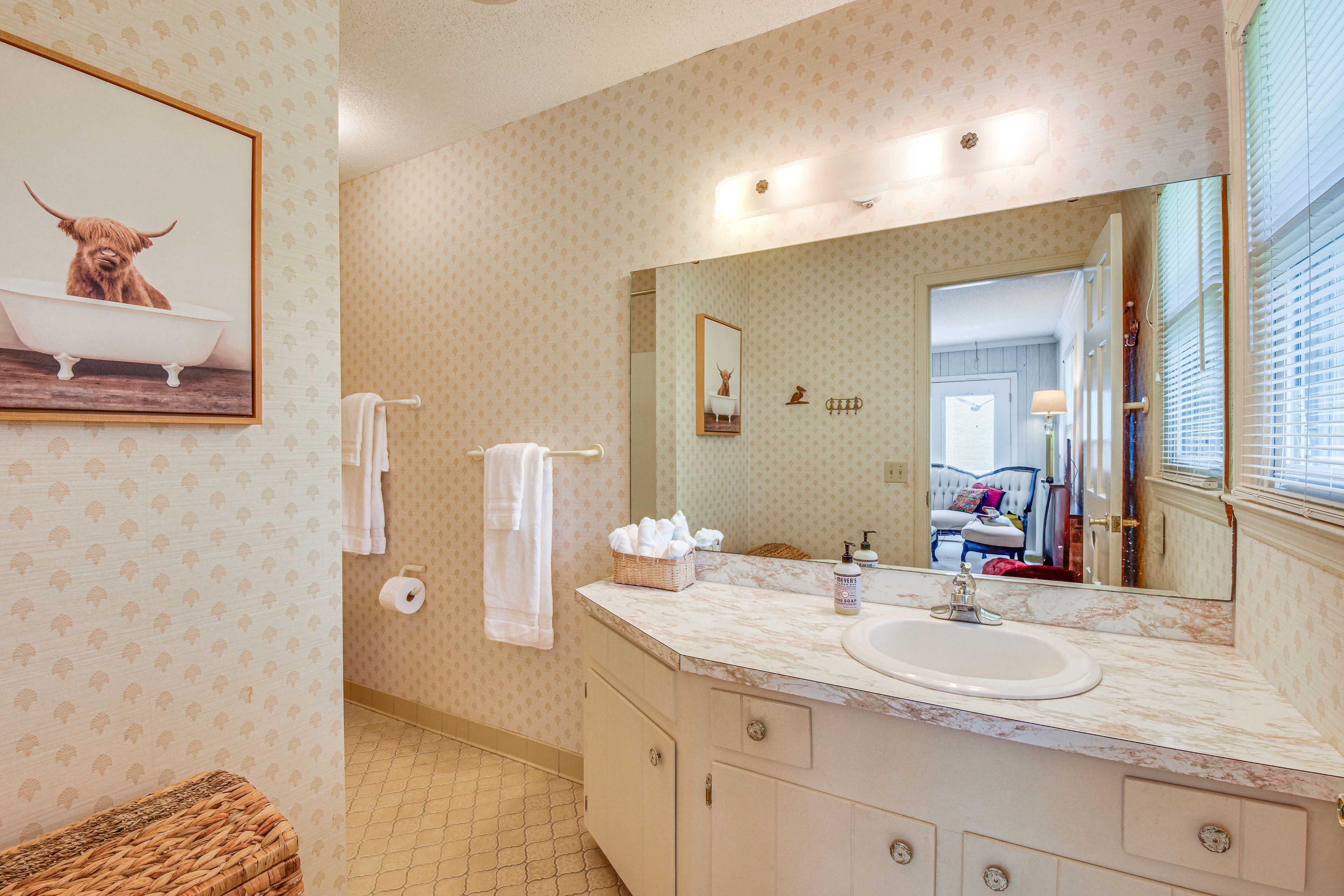En-Suite Bathroom | 3rd Floor | Complimentary Toiletries | Hair Dryer
