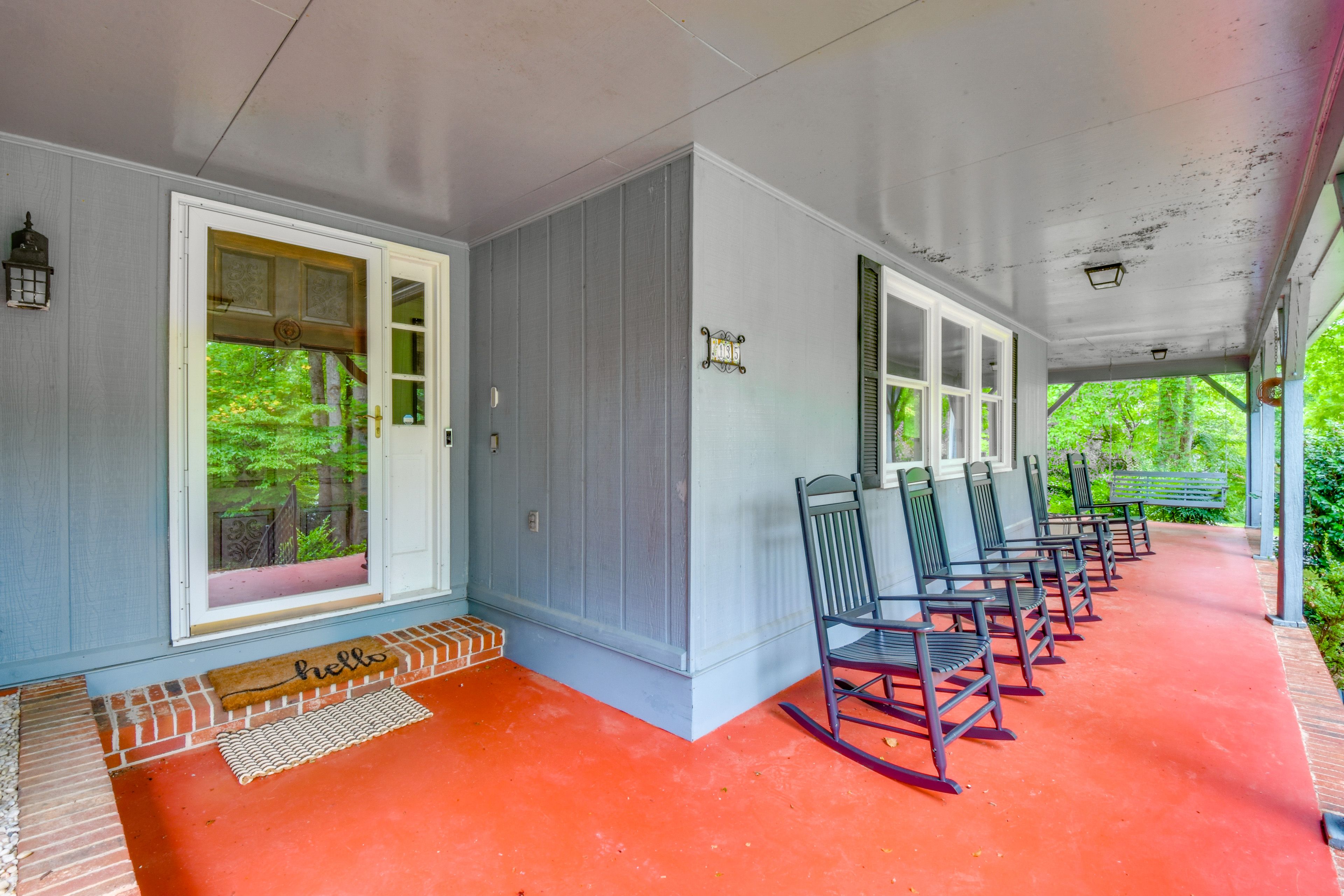 Private Porch | Outdoor Dining | 3 Mi to Lake Hartwell Access