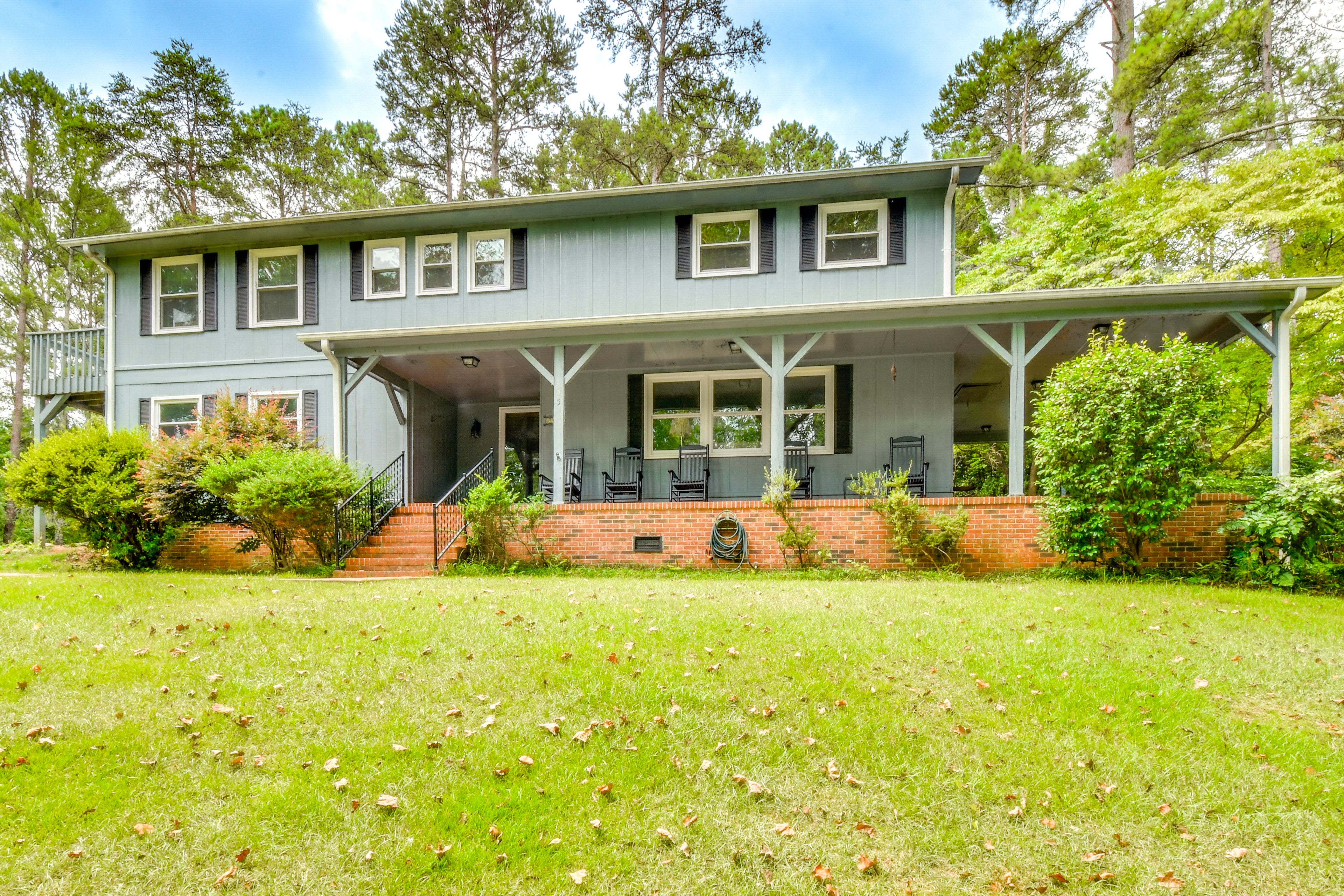 3-Story House | Self Check-In | 5 Mi to Memorial Stadium