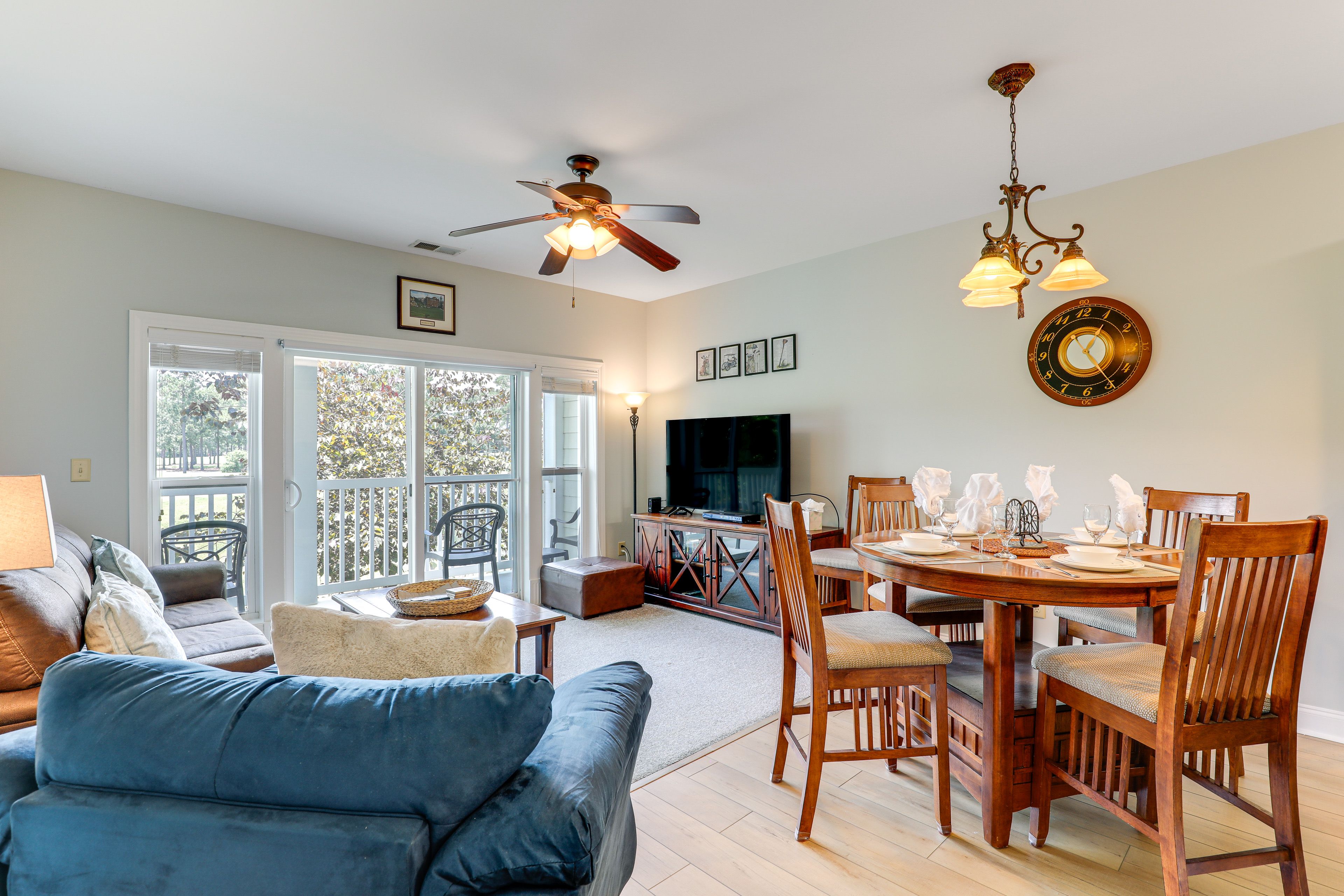 Living Room | Smart TV | WiFi | Central A/C